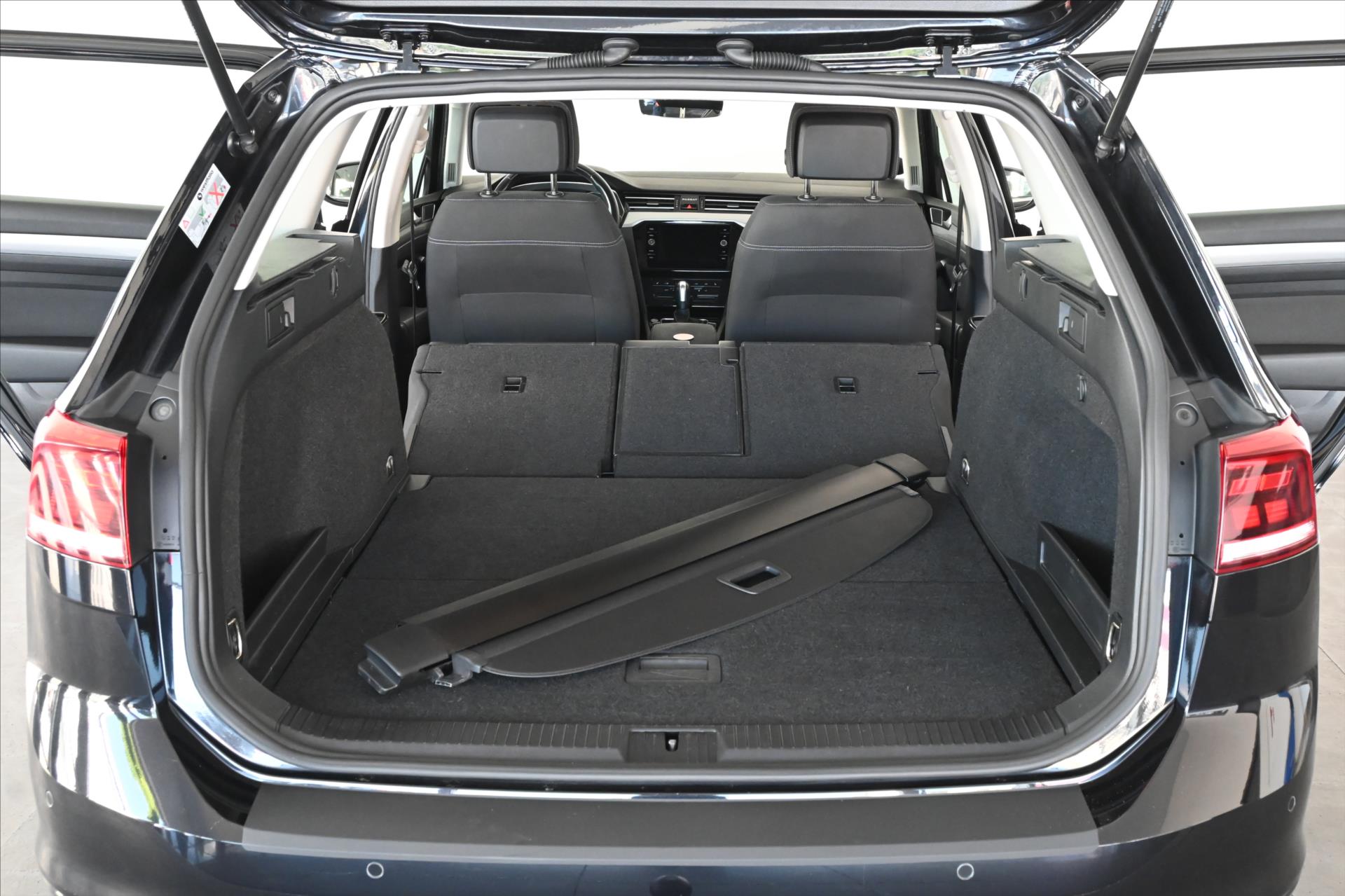 Main photo of the car Volkswagen Passat 2.0 TDI 110 kW DSG Business Warranty up to 5 years (8)