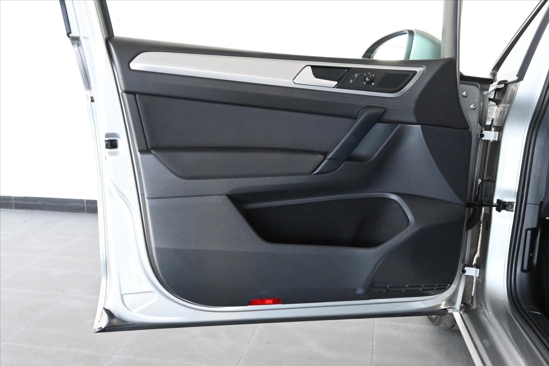 Hlavní fotografie vozu Volkswagen Golf Sportsvan 1,6 TDI 85 kW Navi Záruka až 5 let (26)