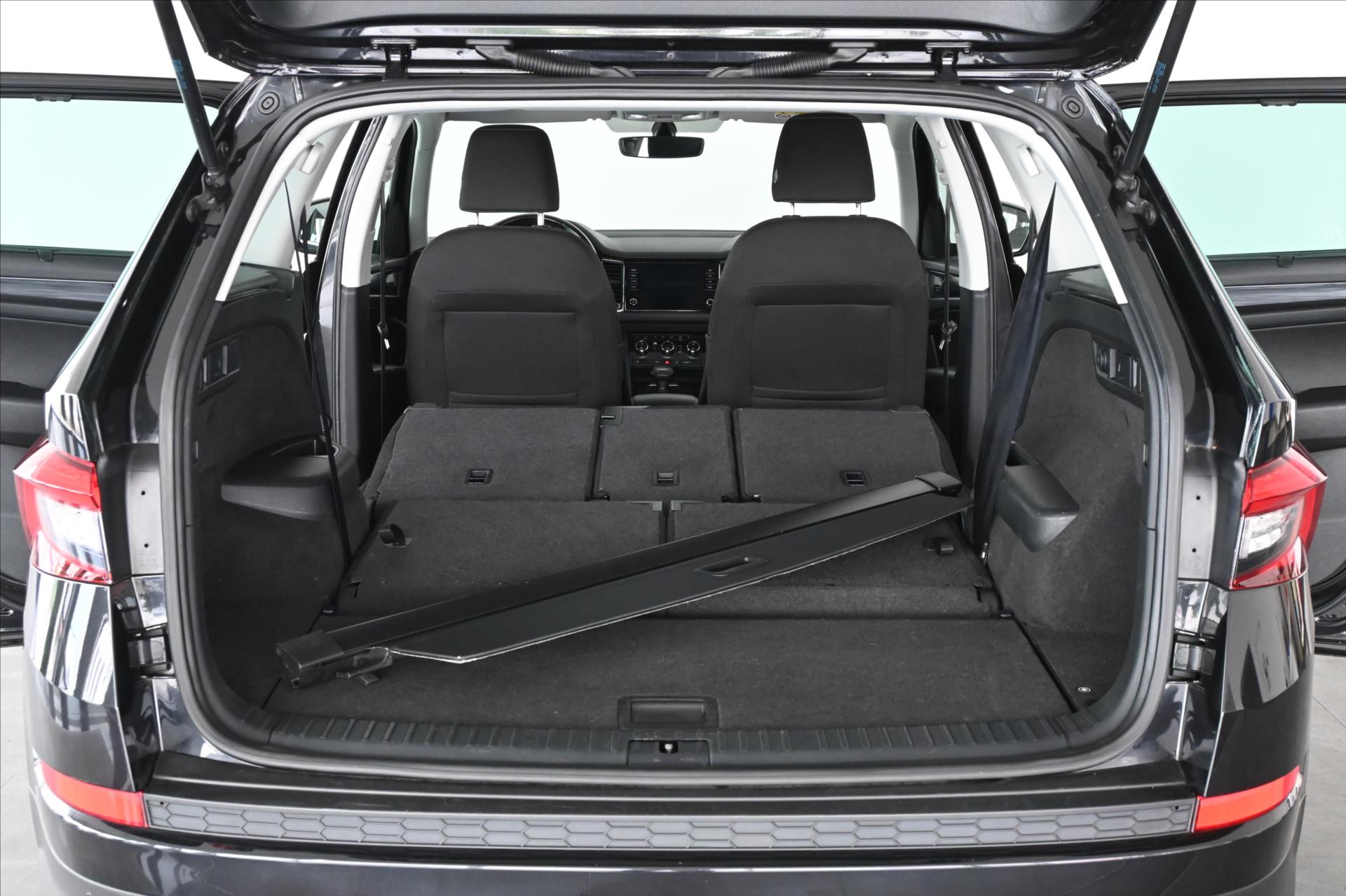 Hlavní fotografie vozu Škoda Kodiaq 2,0 TDI 110 kW DSG 7míst Ambition Záruka až 5 let (9)