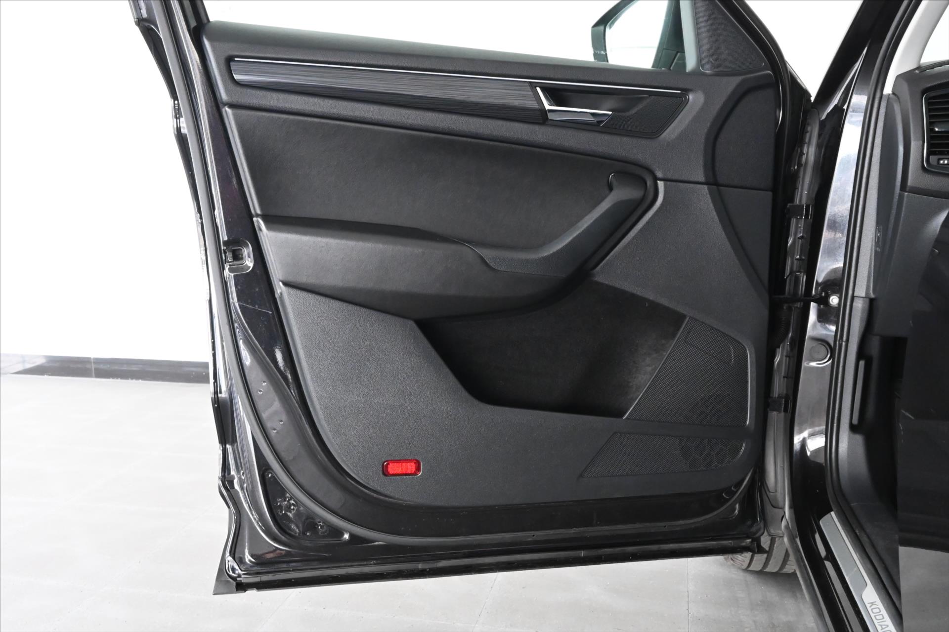 Hlavní fotografie vozu Škoda Kodiaq 2,0 TDI 110 kW DSG 7míst Ambition Záruka až 5 let (28)