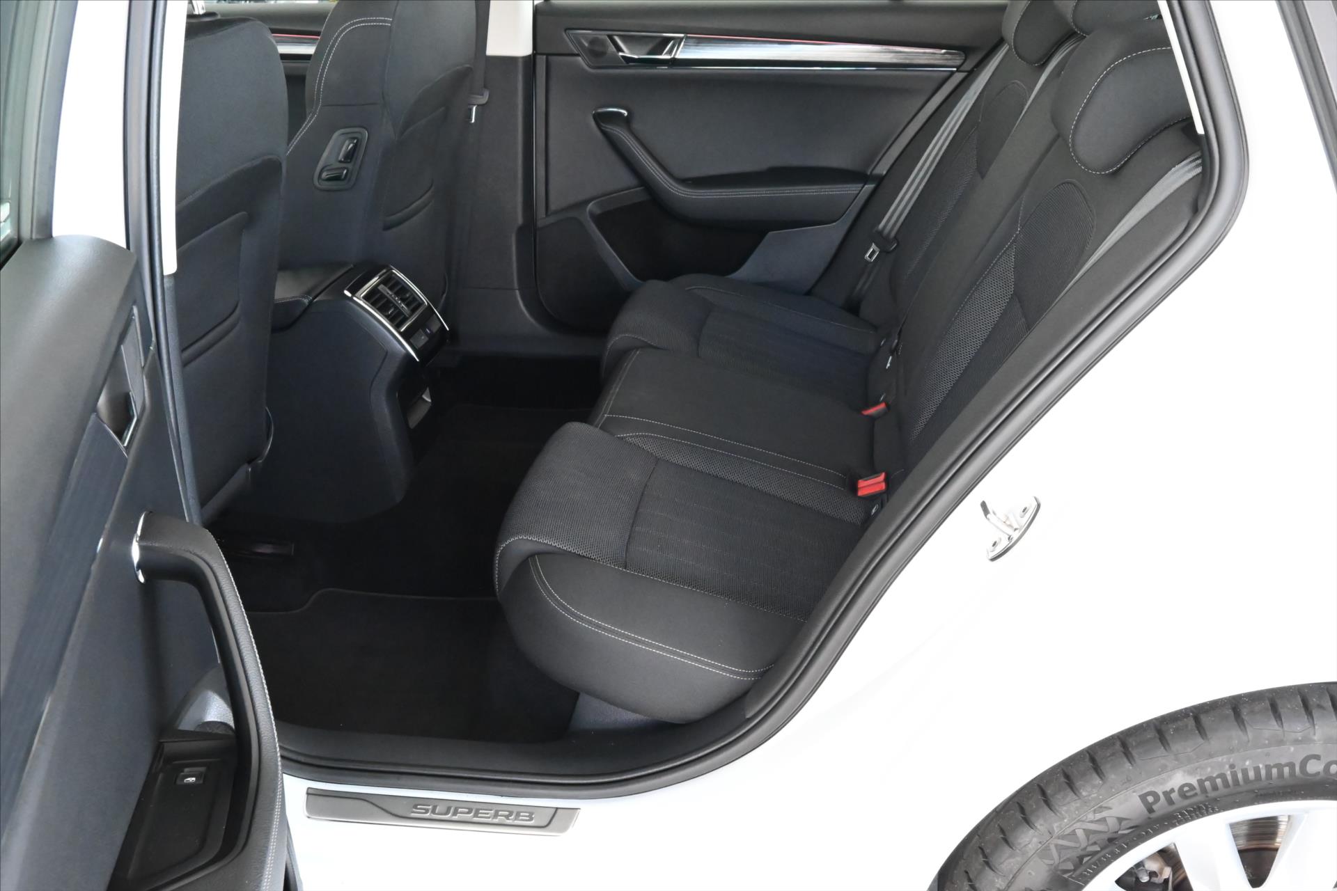 Hlavní fotografie vozu Škoda Superb 2,0 TDI 110 KW DSG Style Záruka až 5 let (11)