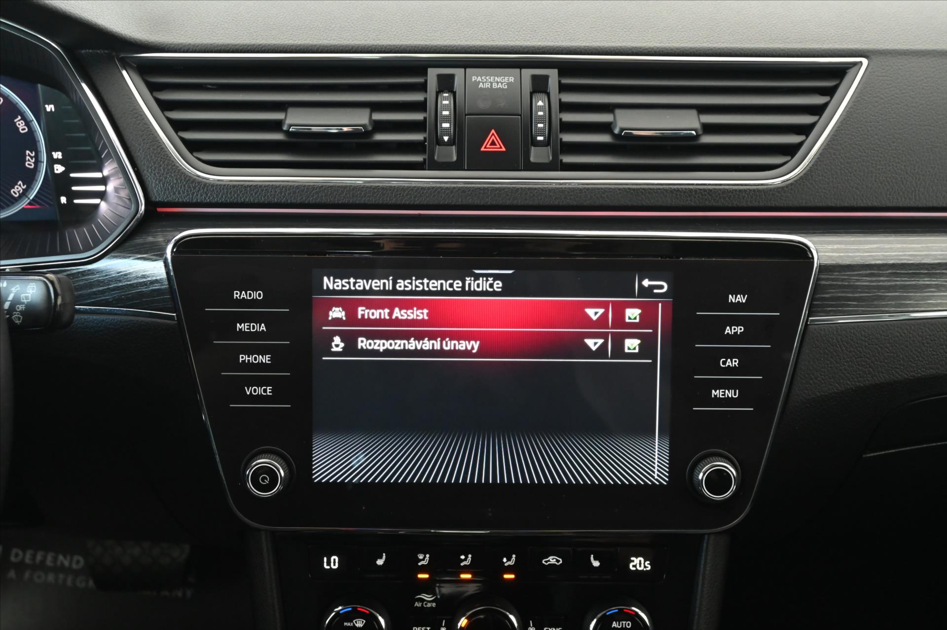 Hlavní fotografie vozu Škoda Superb 2,0 TDI 110 KW DSG Style Záruka až 5 let (21)