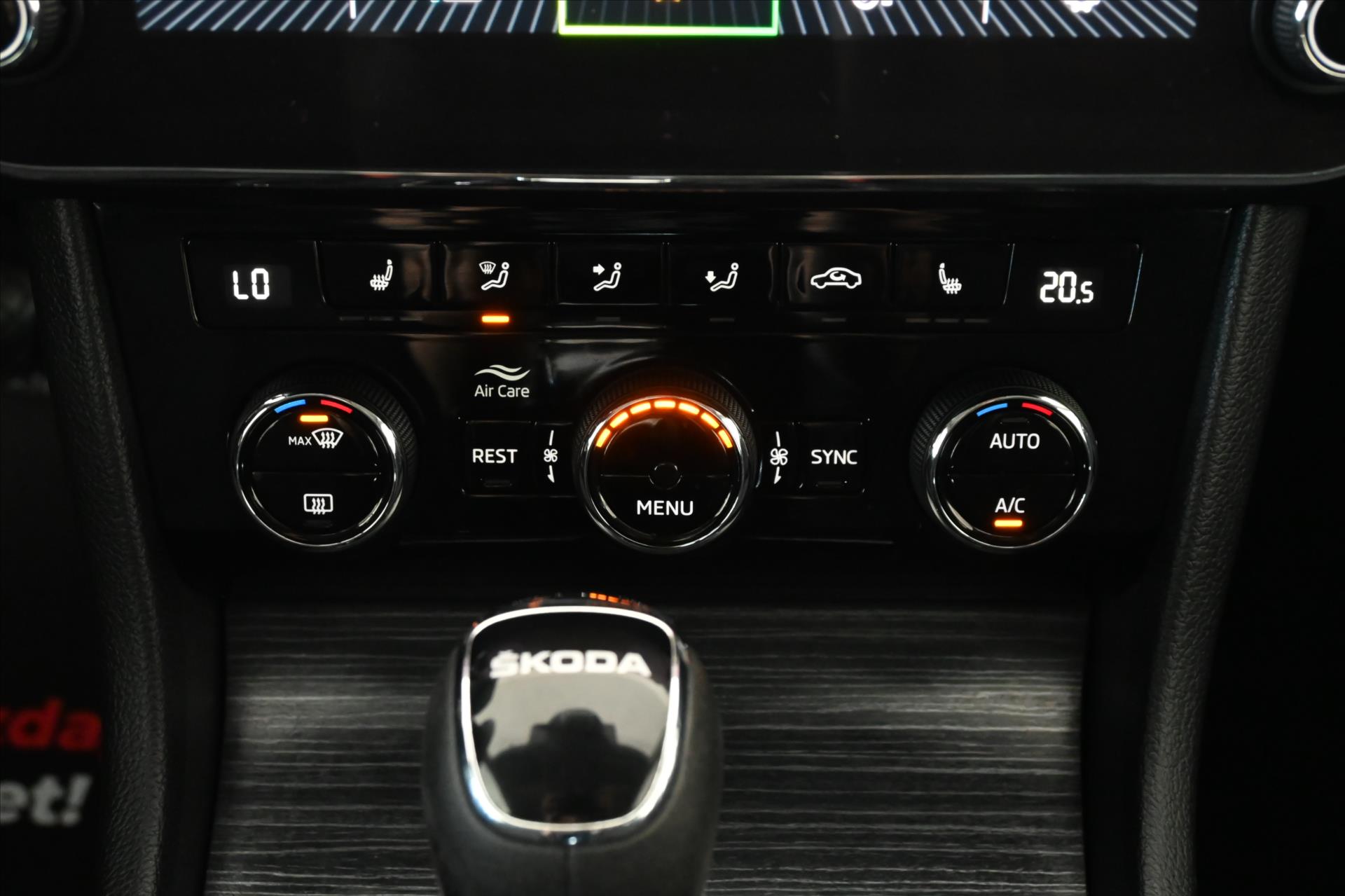 Hlavní fotografie vozu Škoda Superb 2,0 TDI 110 KW DSG Style Záruka až 5 let (22)