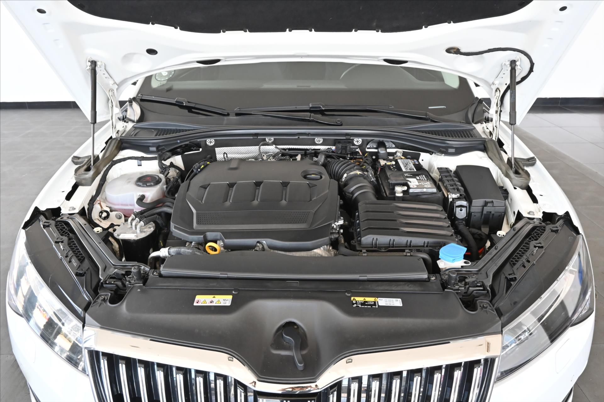 Hlavní fotografie vozu Škoda Superb 2,0 TDI 110 KW DSG Style Záruka až 5 let (6)