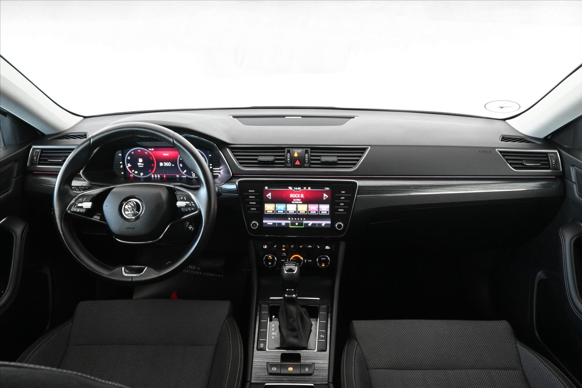 Hlavní fotografie vozu Škoda Superb 2,0 TDI 110KW DSG STYLE Záruka až 5 let (11)