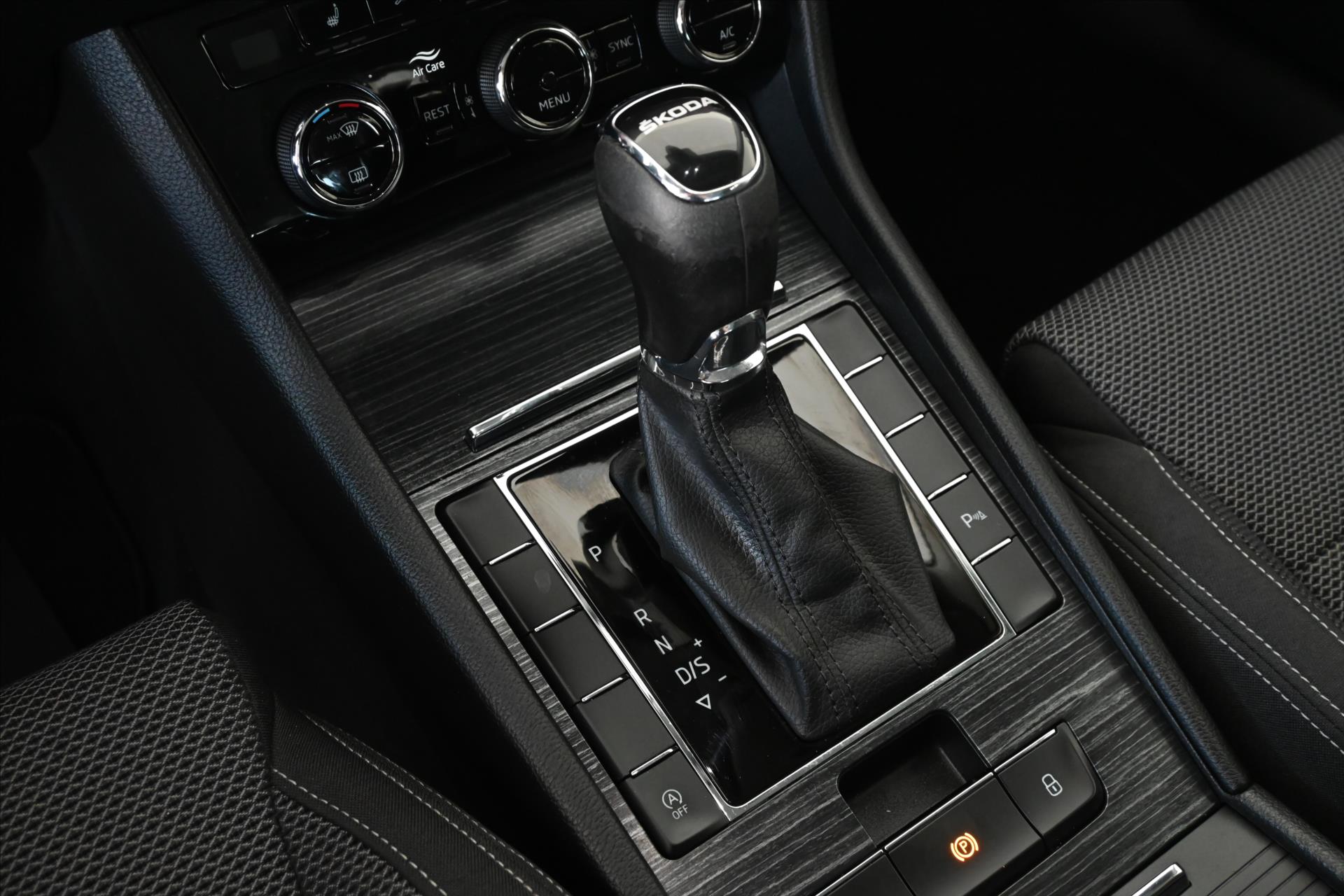 Hlavní fotografie vozu Škoda Superb 2,0 TDI 110KW DSG STYLE Záruka až 5 let (23)