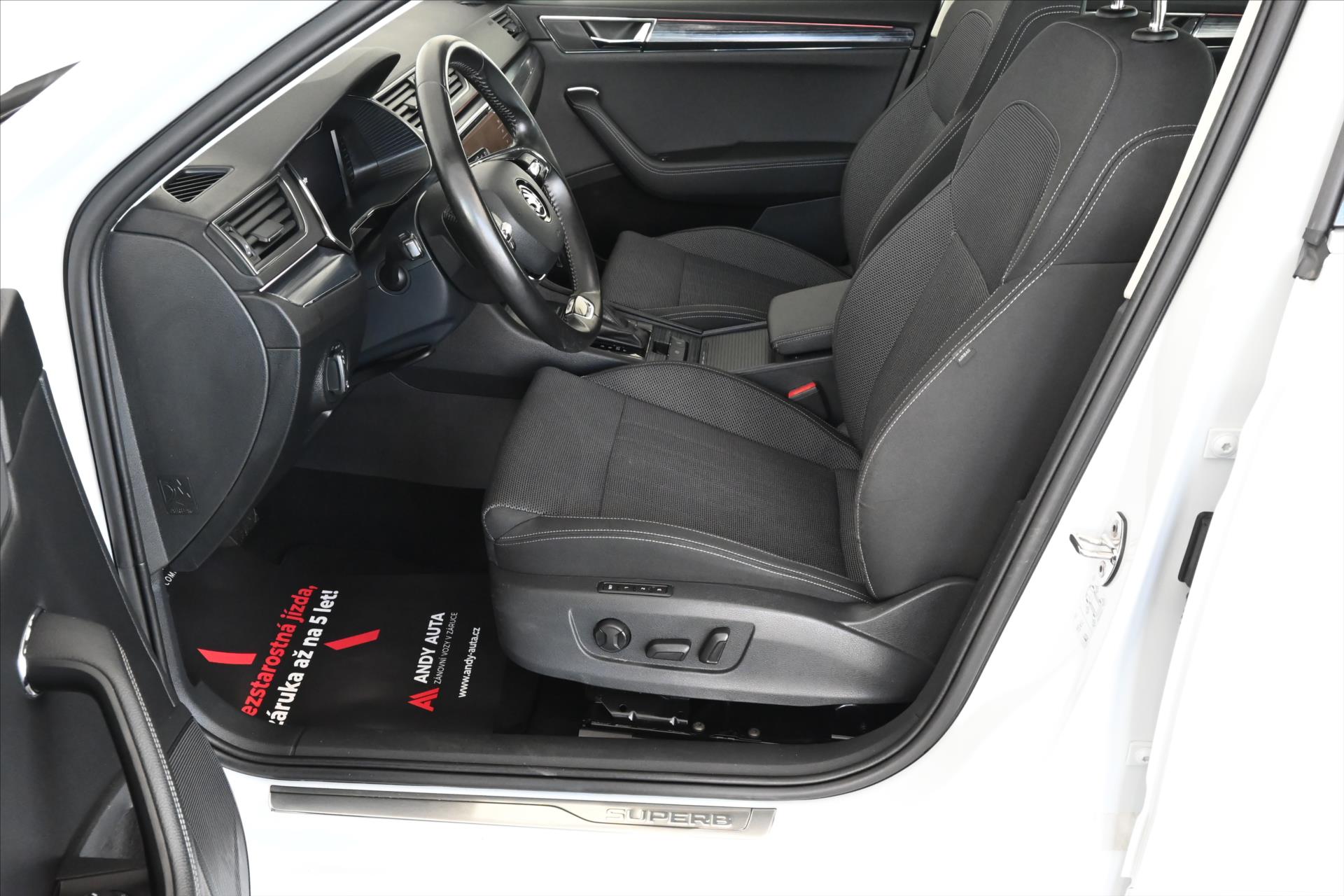 Hlavní fotografie vozu Škoda Superb 2,0 TDI 110KW DSG STYLE Záruka až 5 let (9)