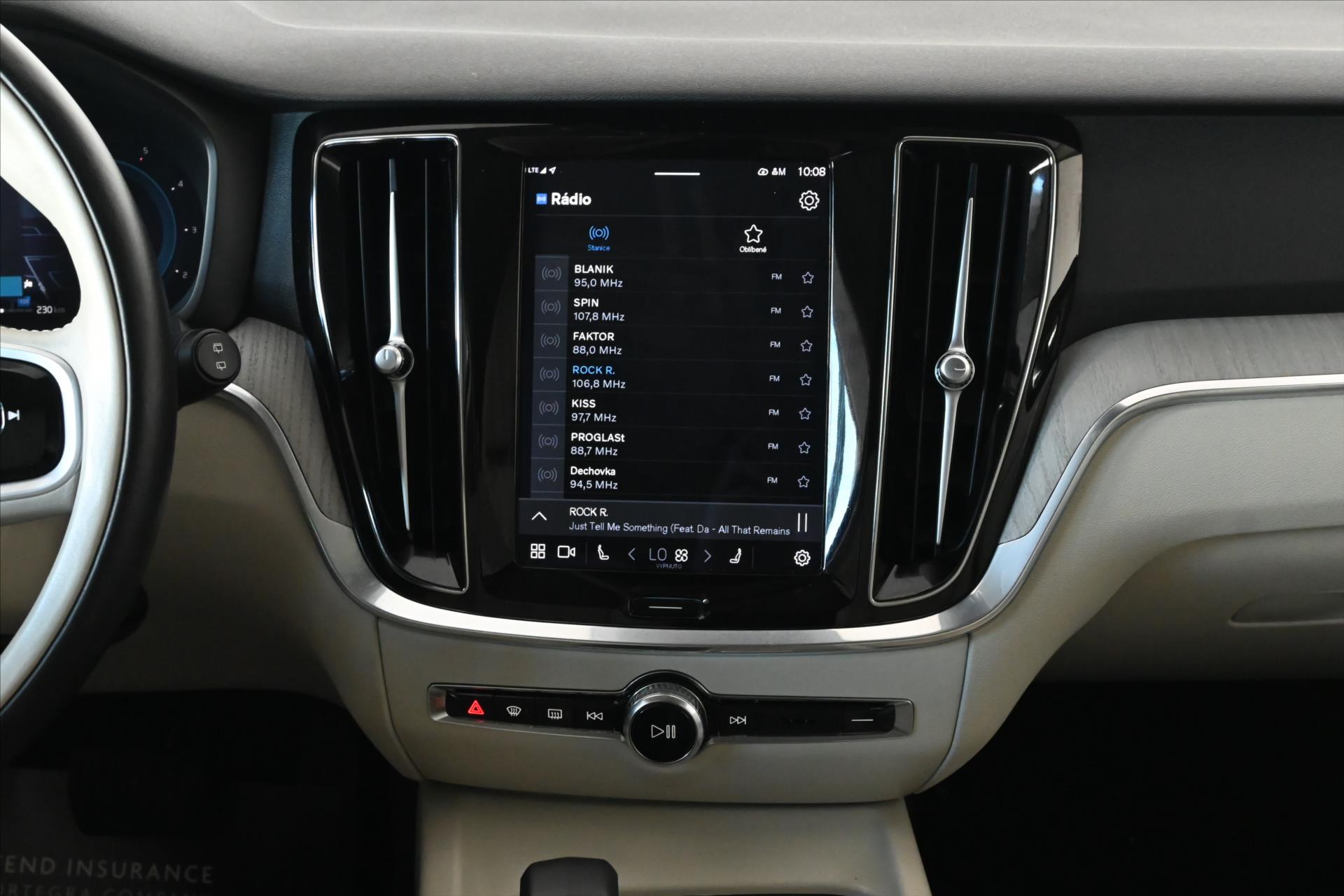 Hlavní fotografie vozu Volvo V60 2,0 B4 145 KW AT8 INSCRIPTION Záruka až 5 let (12)