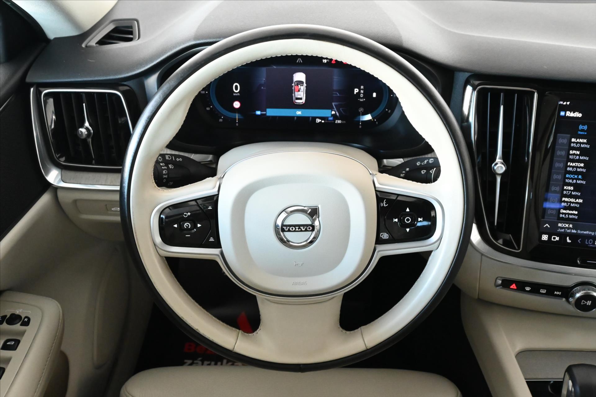 Hlavní fotografie vozu Volvo V60 2,0 B4 145 KW AT8 INSCRIPTION Záruka až 5 let (16)