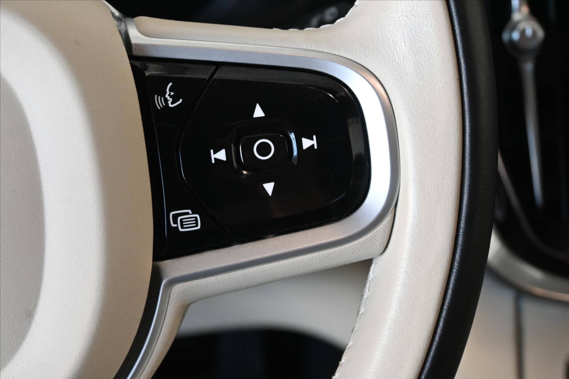 Hlavní fotografie vozu Volvo V60 2,0 B4 145 KW AT8 INSCRIPTION Záruka až 5 let (18)