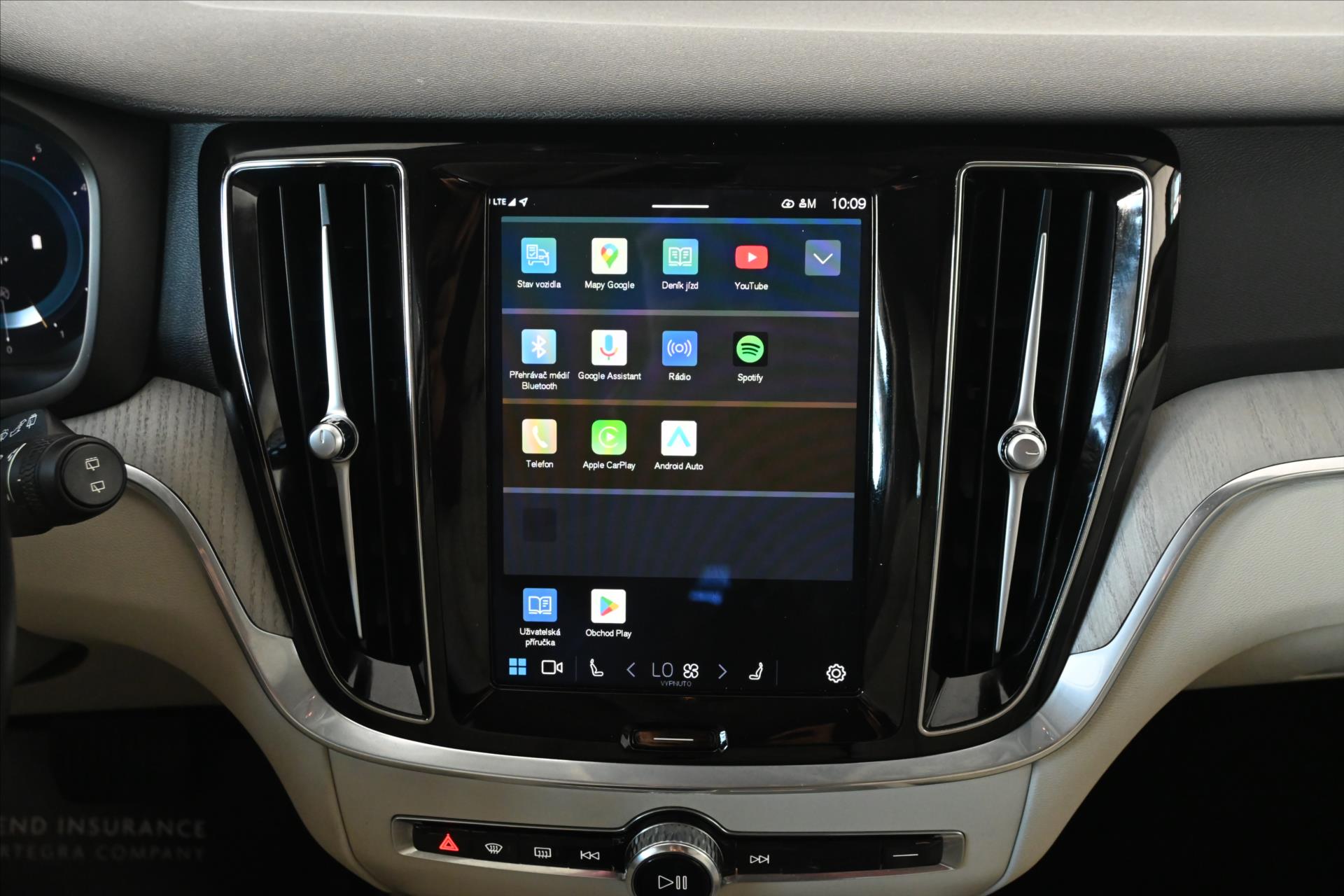 Hlavní fotografie vozu Volvo V60 2,0 B4 145 KW AT8 INSCRIPTION Záruka až 5 let (20)