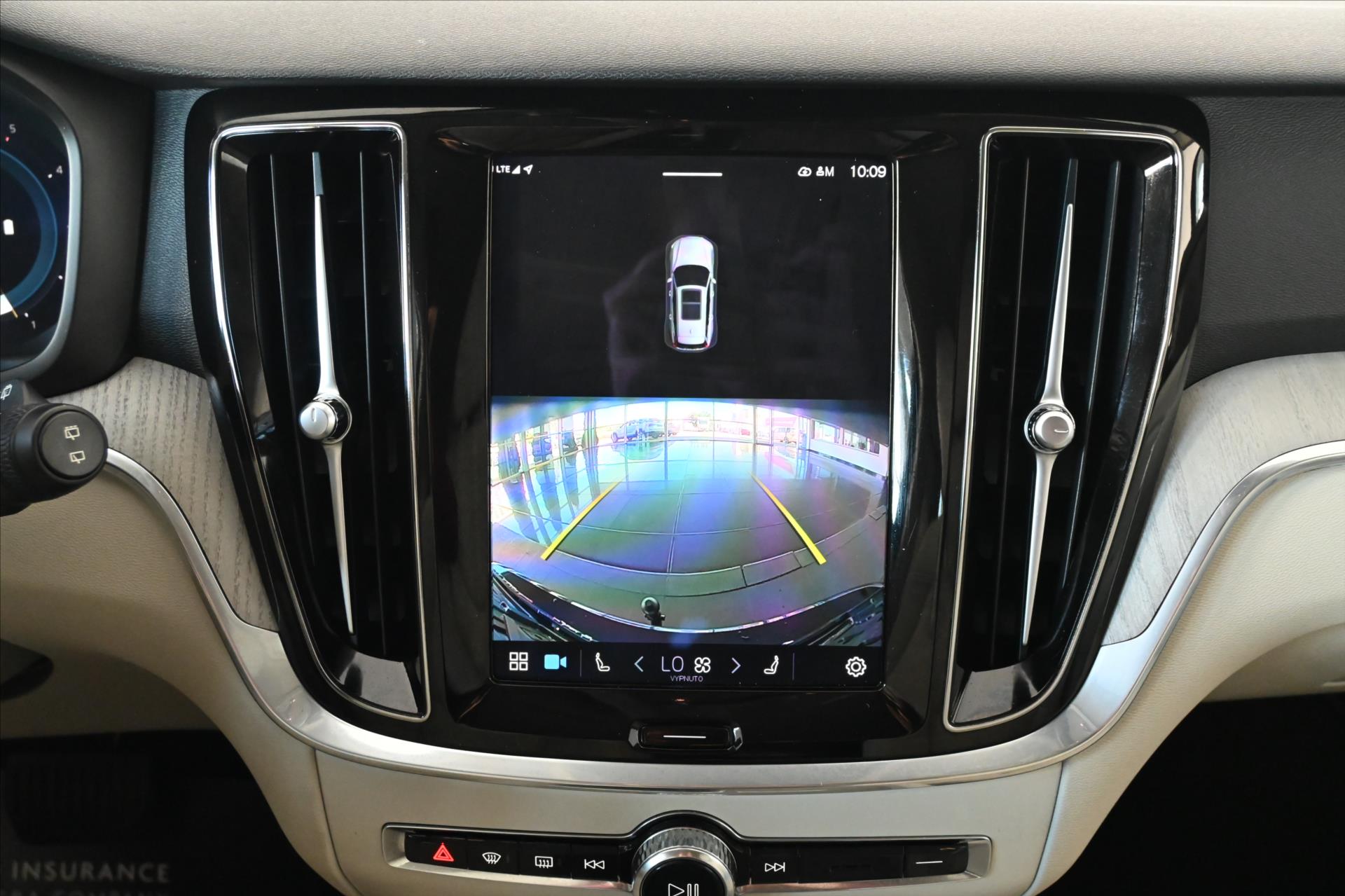 Hlavní fotografie vozu Volvo V60 2,0 B4 145 KW AT8 INSCRIPTION Záruka až 5 let (21)