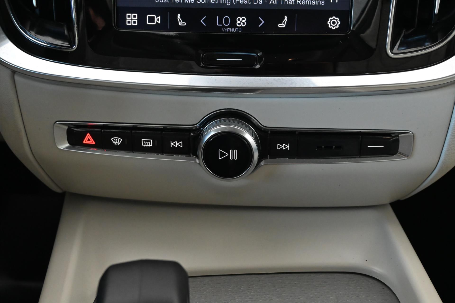 Hlavní fotografie vozu Volvo V60 2,0 B4 145 KW AT8 INSCRIPTION Záruka až 5 let (22)