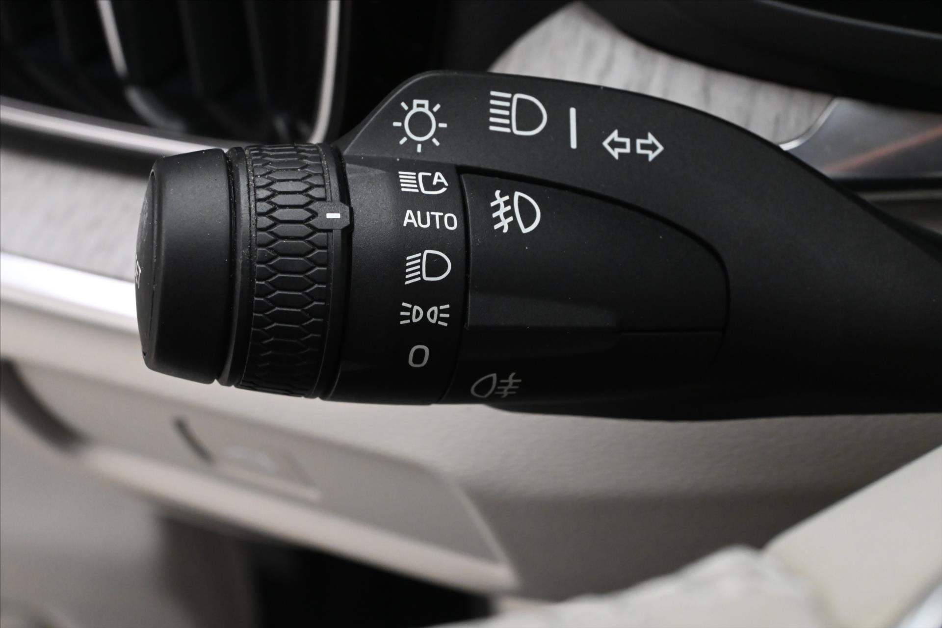 Hlavní fotografie vozu Volvo V60 2,0 B4 145 KW AT8 Inscription Záruka až 5 let (25)