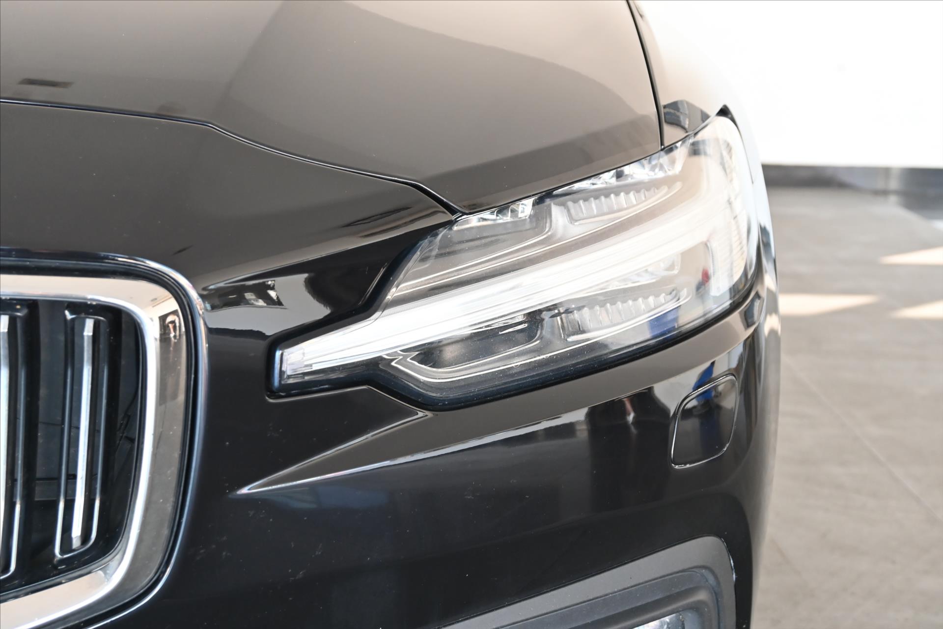 Hlavní fotografie vozu Volvo V60 2,0 B4 145 KW AT8 INSCRIPTION Záruka až 5 let (34)