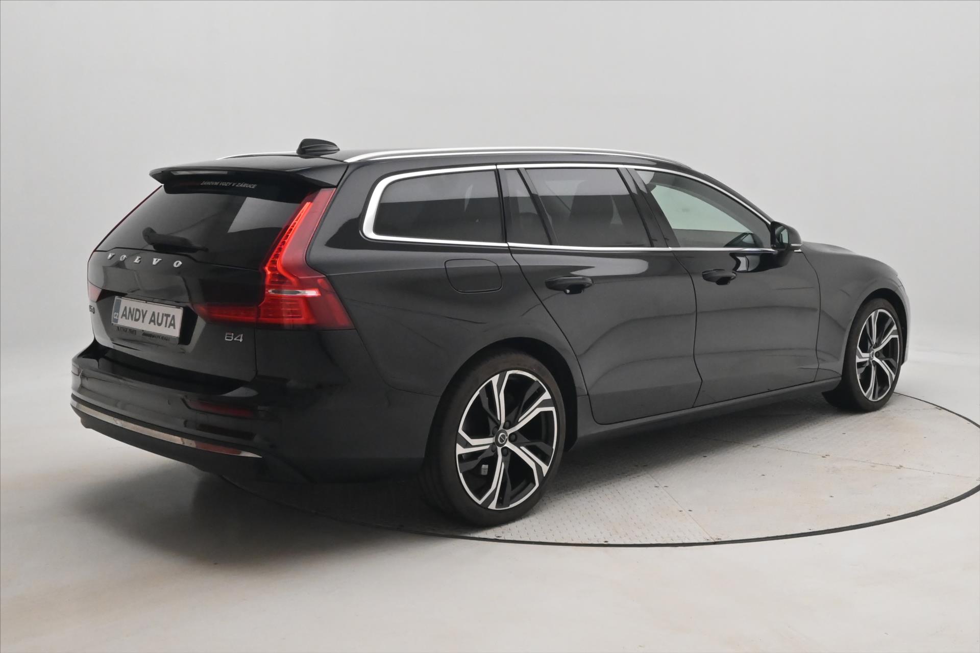 Hlavní fotografie vozu Volvo V60 2,0 B4 145 KW AT8 Inscription Záruka až 5 let (5)