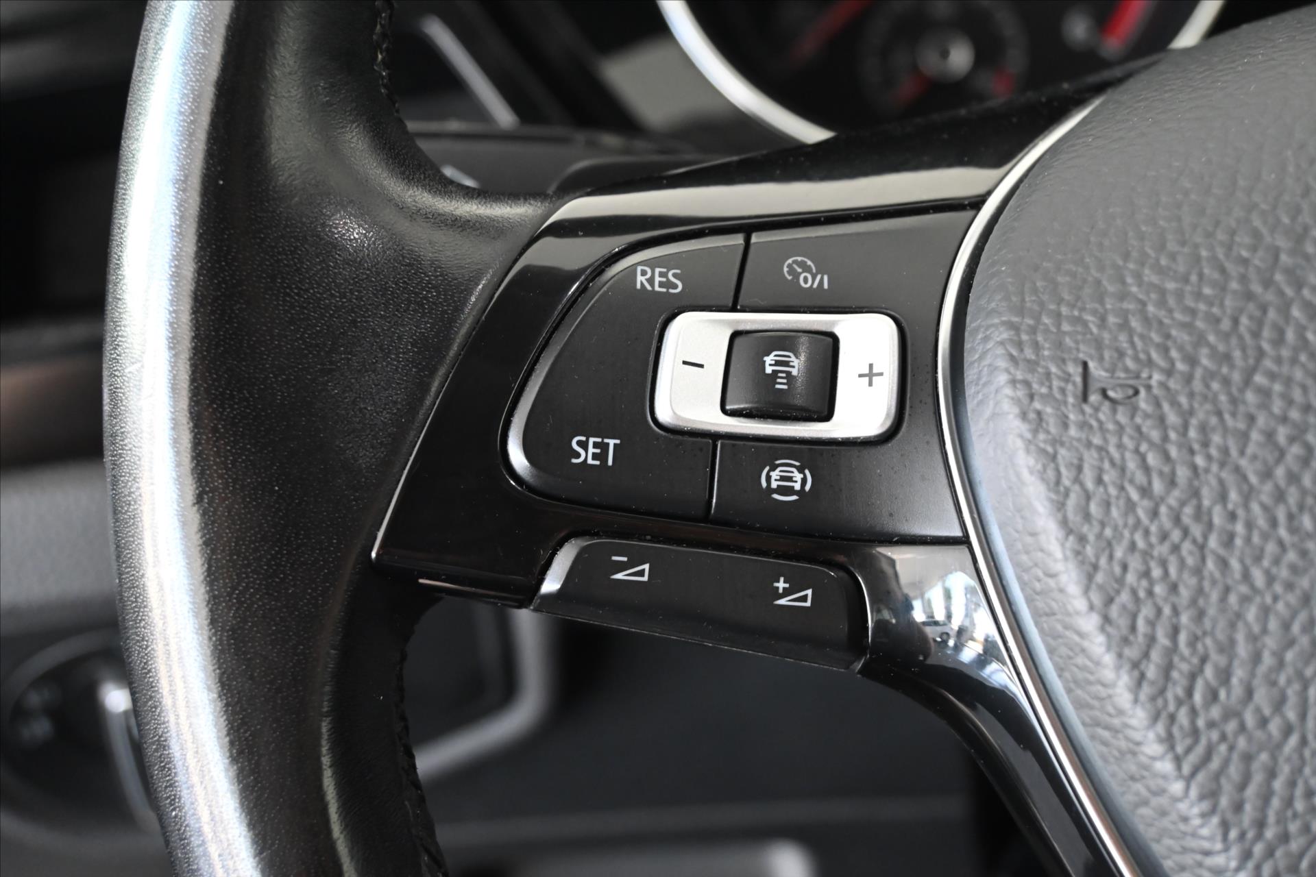 Main photo of the car Volkswagen Touran 2.0 TDI 110 kW DSG 7-seat Highline Warranty up to 5 years (19)