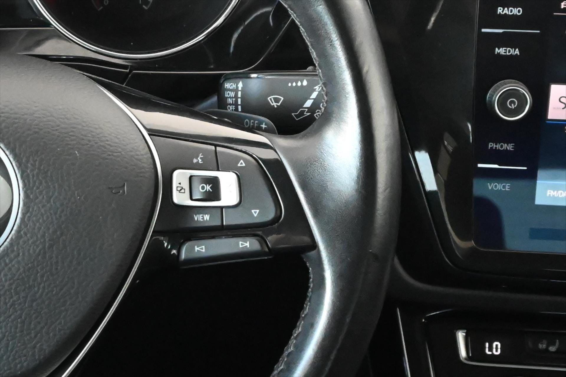 Main photo of the car Volkswagen Touran 2.0 TDI 110 kW DSG 7-seat Highline Warranty up to 5 years (20)