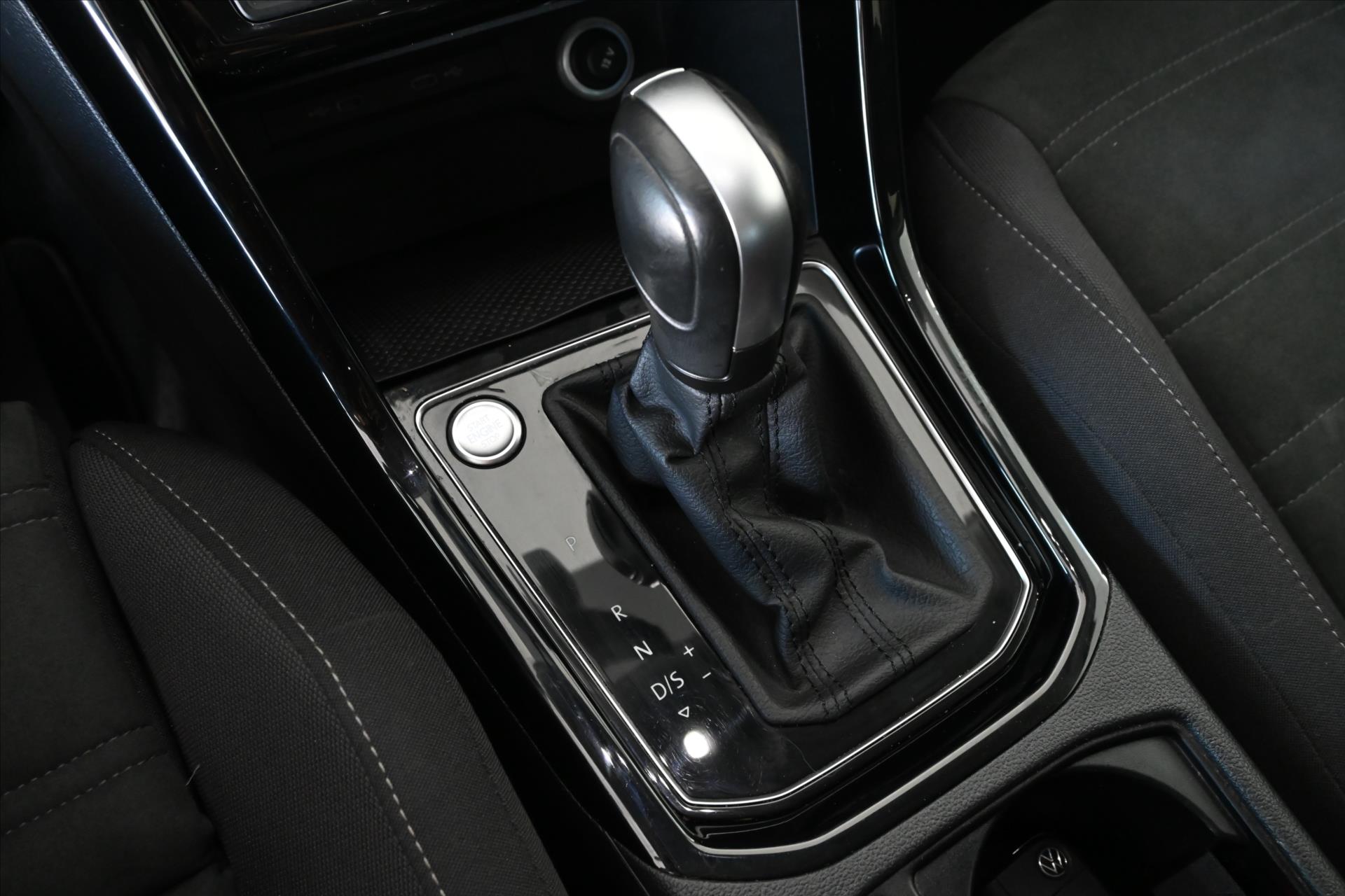 Main photo of the car Volkswagen Touran 2.0 TDI 110 kW DSG 7-seat Highline Warranty up to 5 years (25)