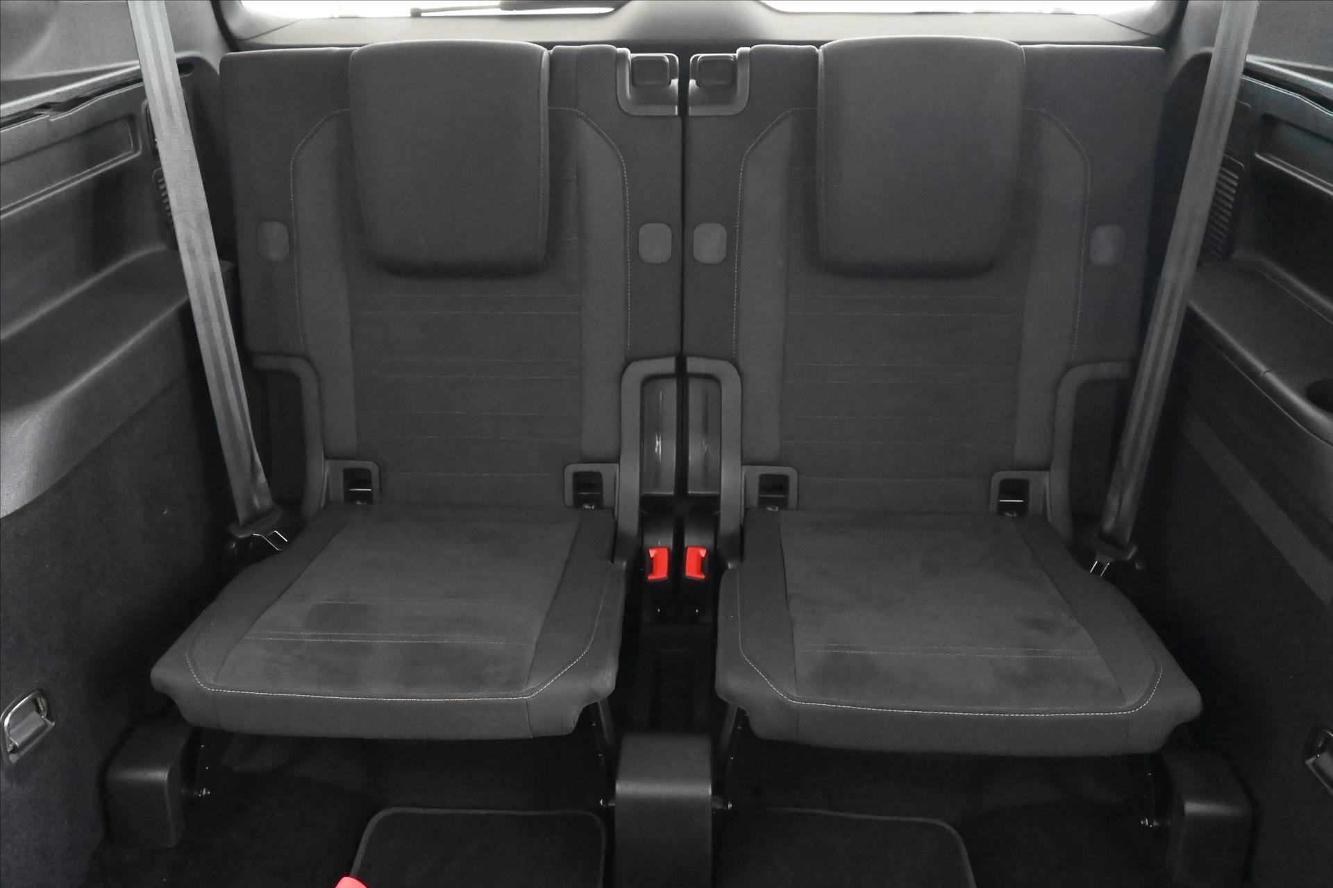 Main photo of the car Volkswagen Touran 2.0 TDI 110 kW DSG 7-seat Highline Warranty up to 5 years (31)