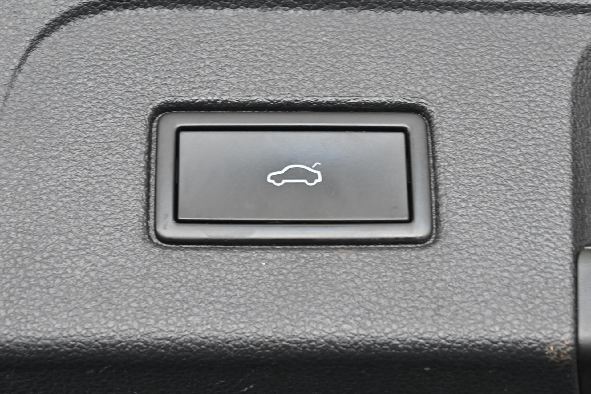 Main photo of the car Volkswagen Touran 2.0 TDI 110 kW DSG 7-seat Highline Warranty up to 5 years (32)