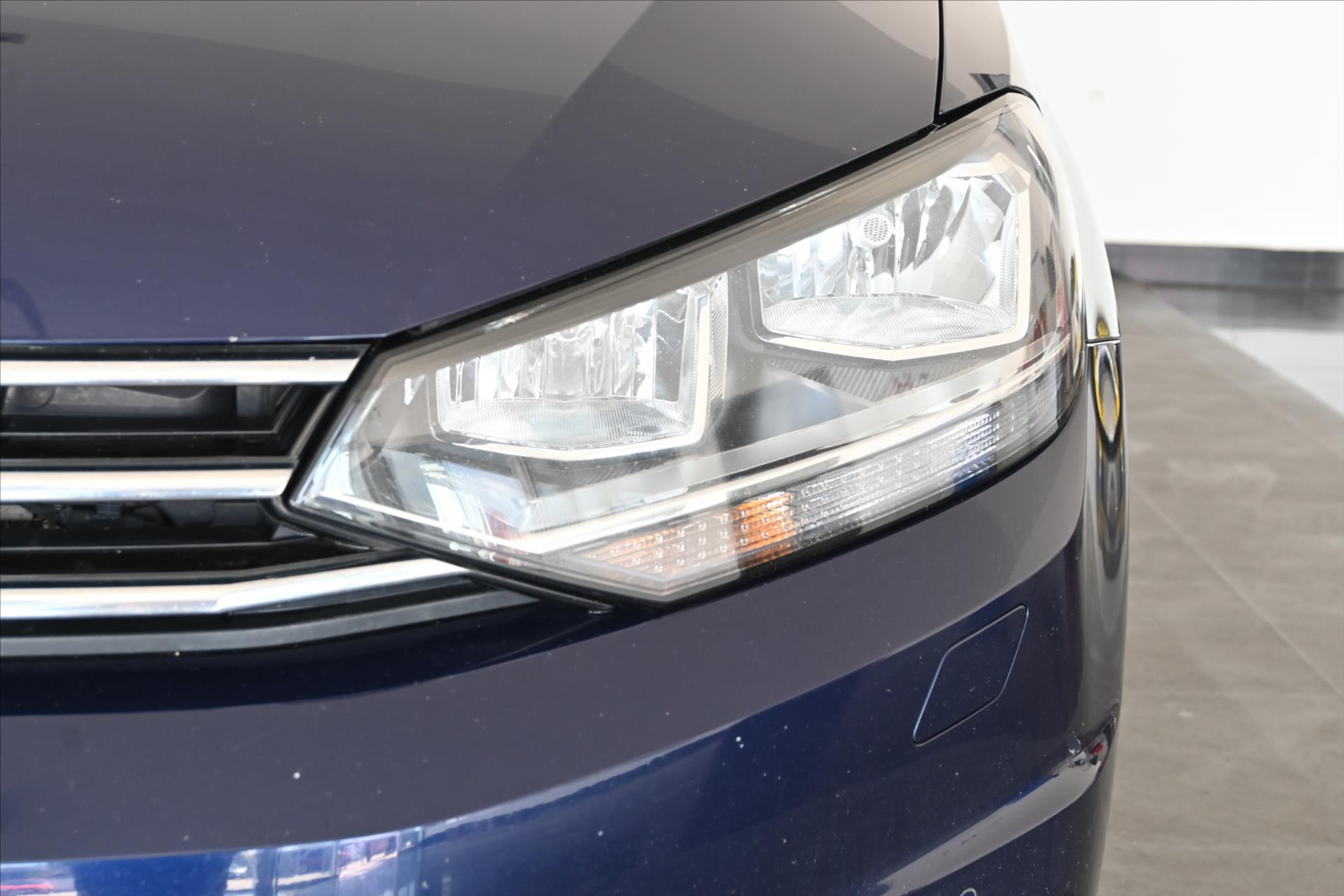 Main photo of the car Volkswagen Touran 2.0 TDI 110 kW DSG 7-seat Highline Warranty up to 5 years (34)