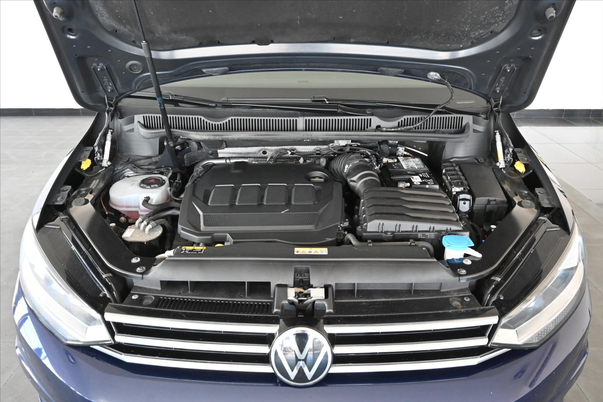 Main photo of the car Volkswagen Touran 2.0 TDI 110 kW DSG 7-seat Highline Warranty up to 5 years (6)