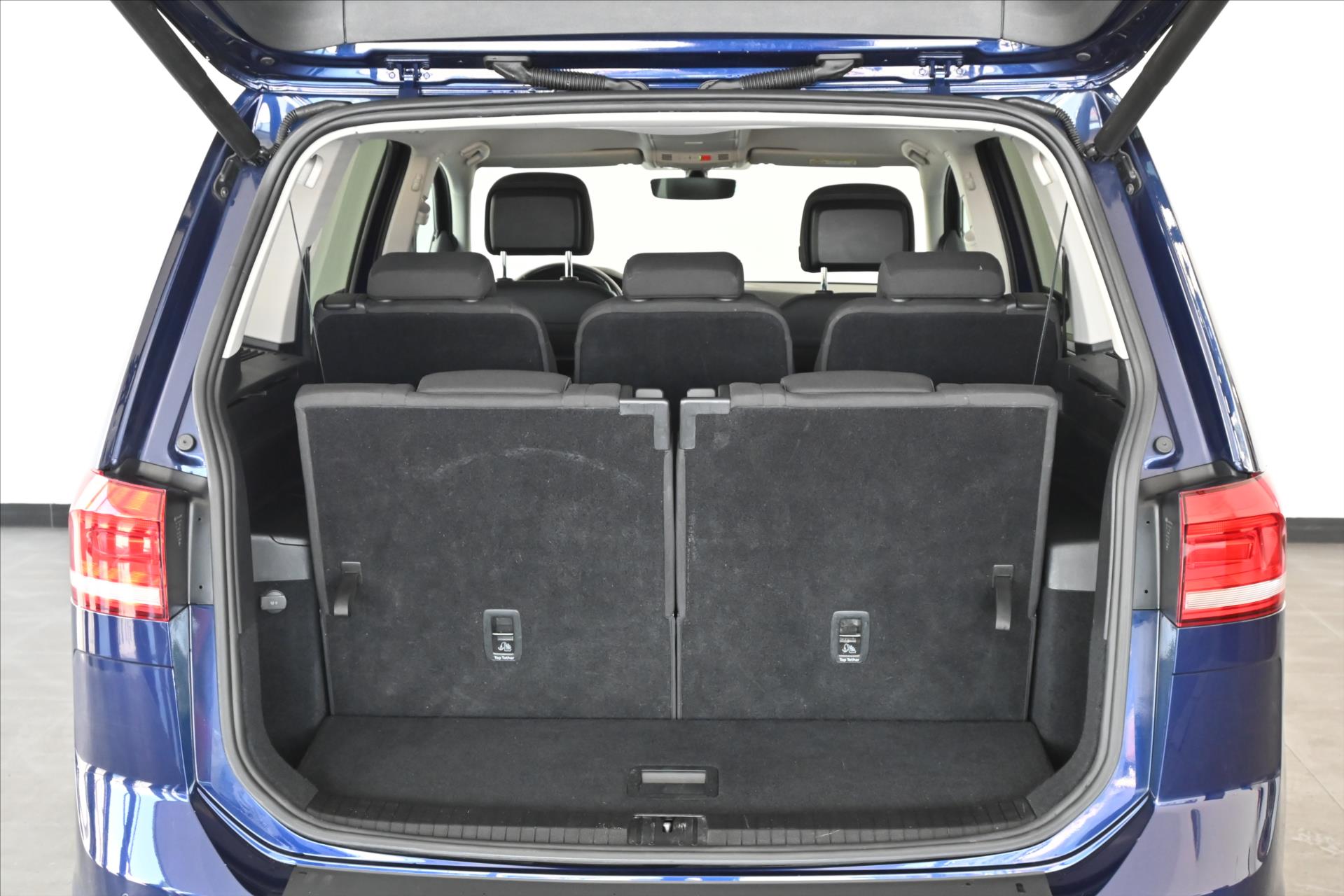 Main photo of the car Volkswagen Touran 2.0 TDI 110 kW DSG 7-seat Highline Warranty up to 5 years (7)