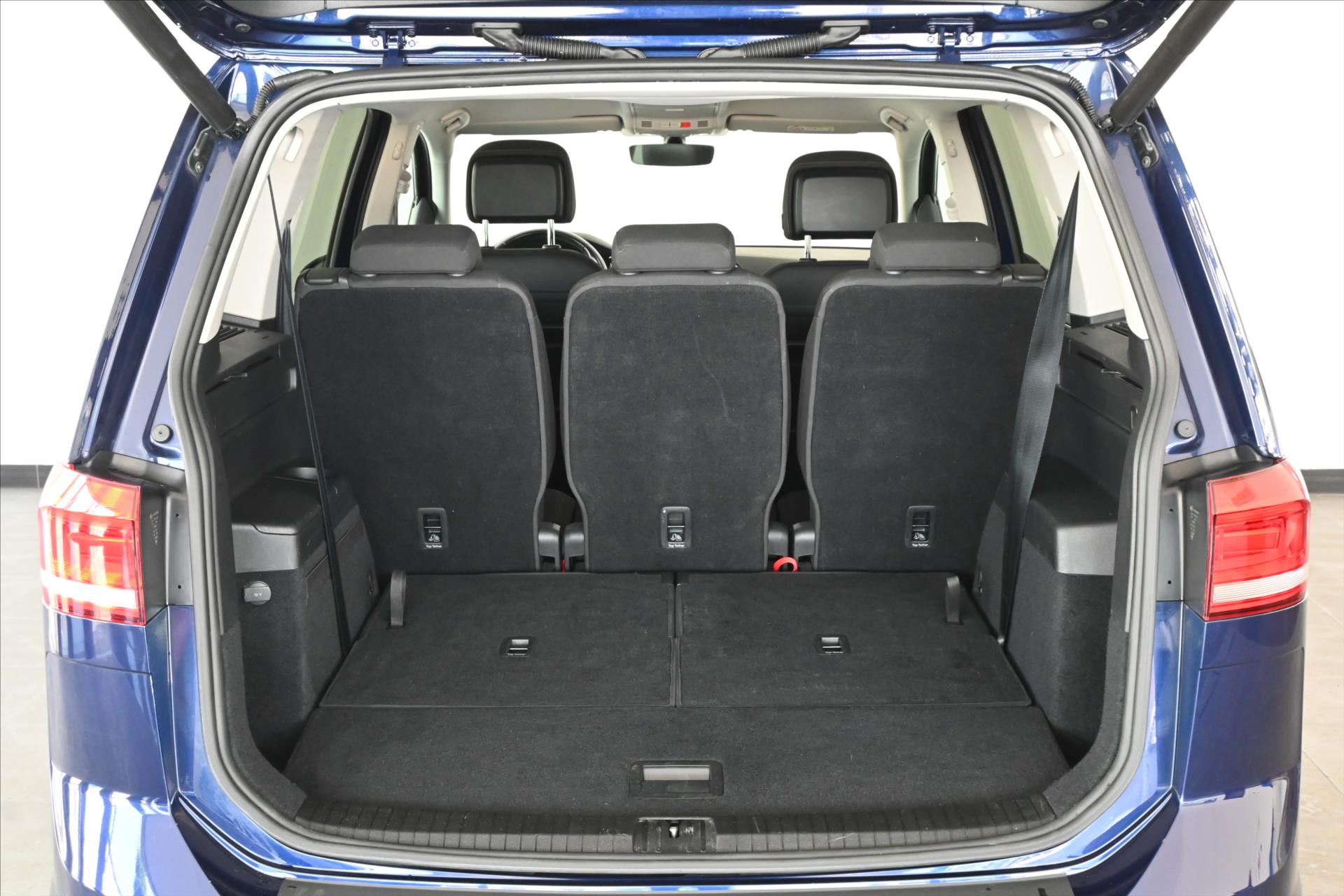 Main photo of the car Volkswagen Touran 2.0 TDI 110 kW DSG 7-seat Highline Warranty up to 5 years (8)