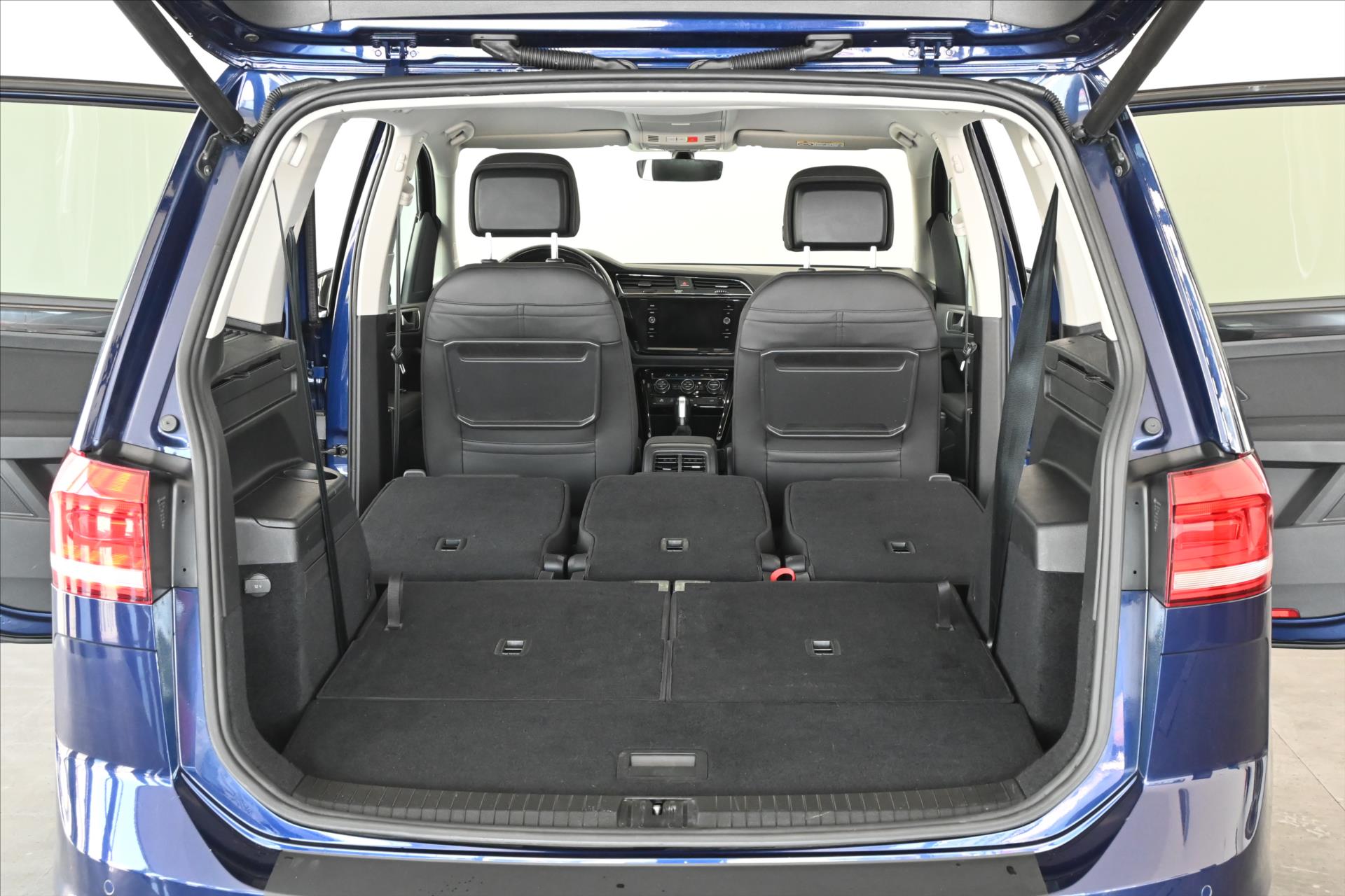 Main photo of the car Volkswagen Touran 2.0 TDI 110 kW DSG 7-seat Highline Warranty up to 5 years (9)