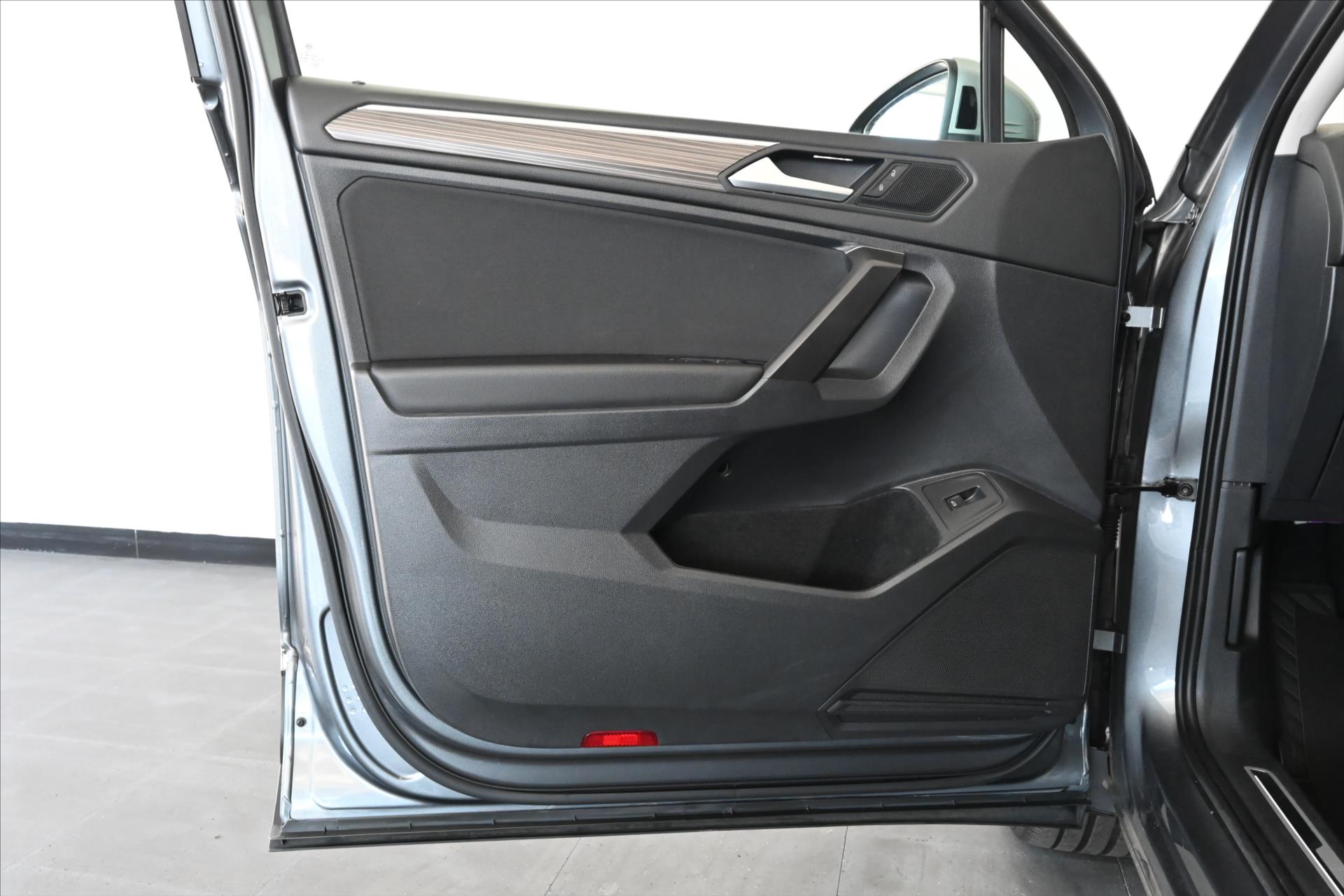 Main photo of the car Volkswagen Tiguan allspace 2.0 TDI 147 kW DSG Elegance 4Motion Warranty up to 5 years (28)