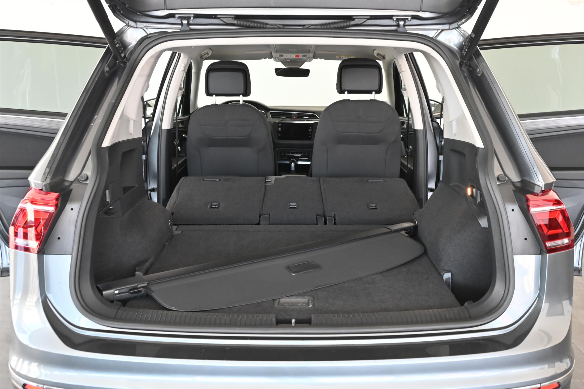 Main photo of the car Volkswagen Tiguan allspace 2.0 TDI 147 kW DSG Elegance 4Motion Warranty up to 5 years (8)