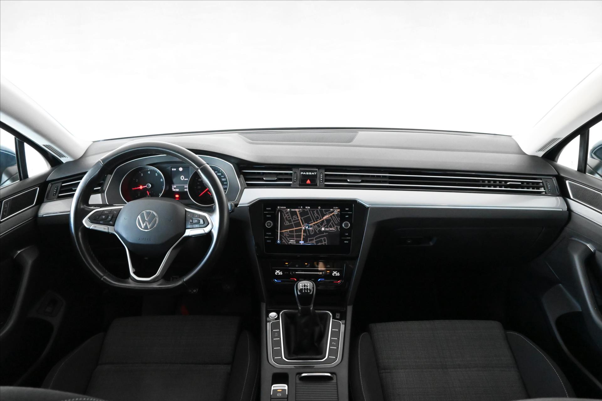 Hlavní fotografie vozu Volkswagen Passat 1,5 TSI 110 KW Business Záruka až 5 let (12)