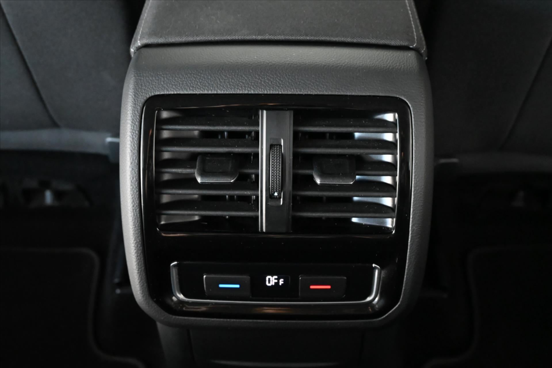 Hlavní fotografie vozu Volkswagen Passat 1,5 TSI 110 KW Business Záruka až 5 let (23)