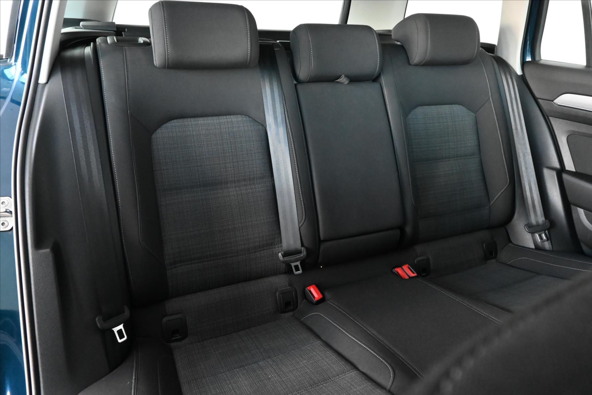 Hlavní fotografie vozu Volkswagen Passat 1,5 TSI 110 KW Business Záruka až 5 let (29)