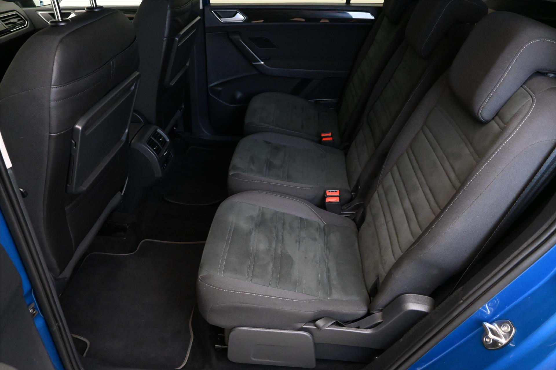 Main photo of the car Volkswagen Touran 2.0 TDI 110 kW Highline Warranty up to 5 years (15)