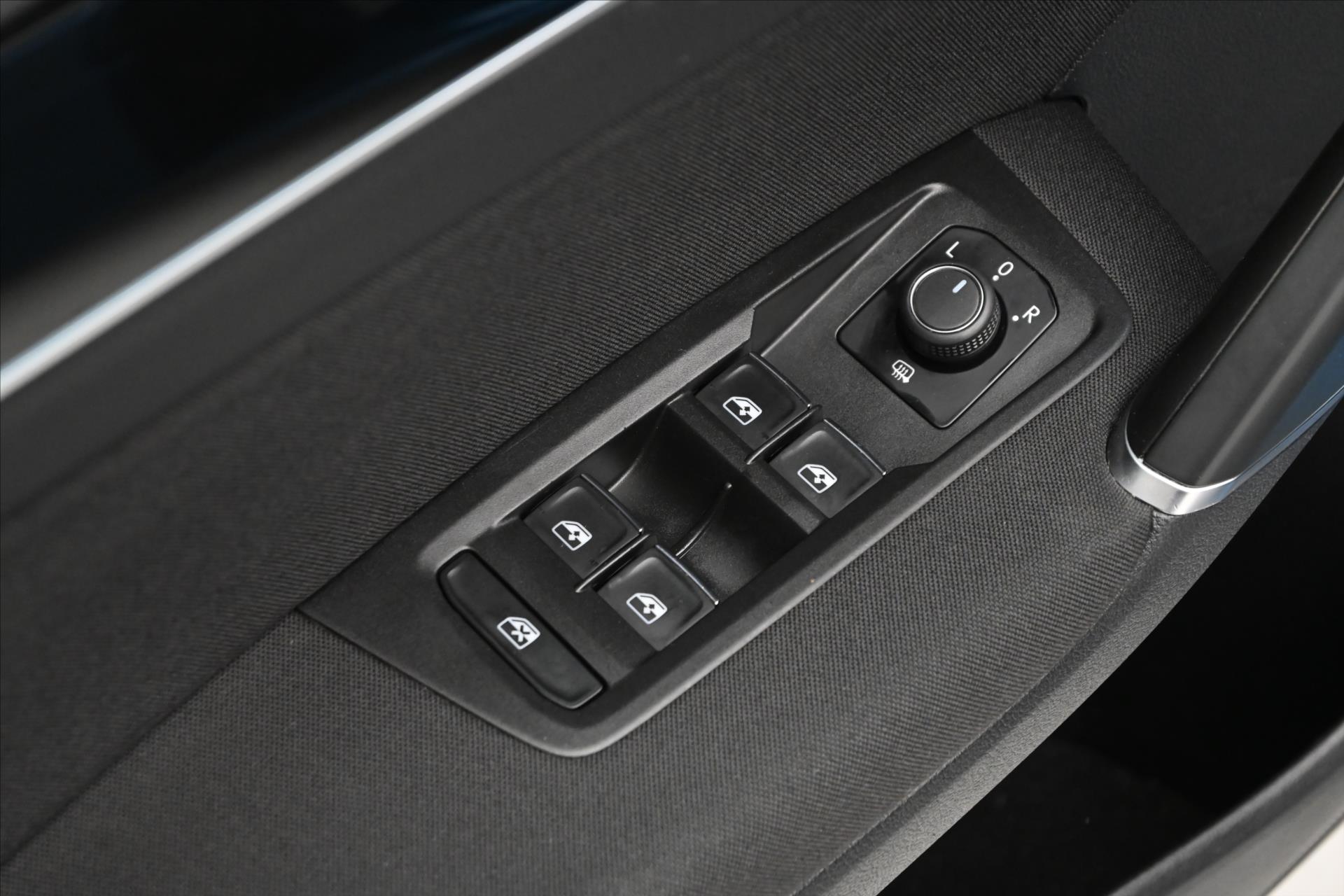 Main photo of the car Volkswagen Touran 2.0 TDI 110 kW Highline Warranty up to 5 years (26)