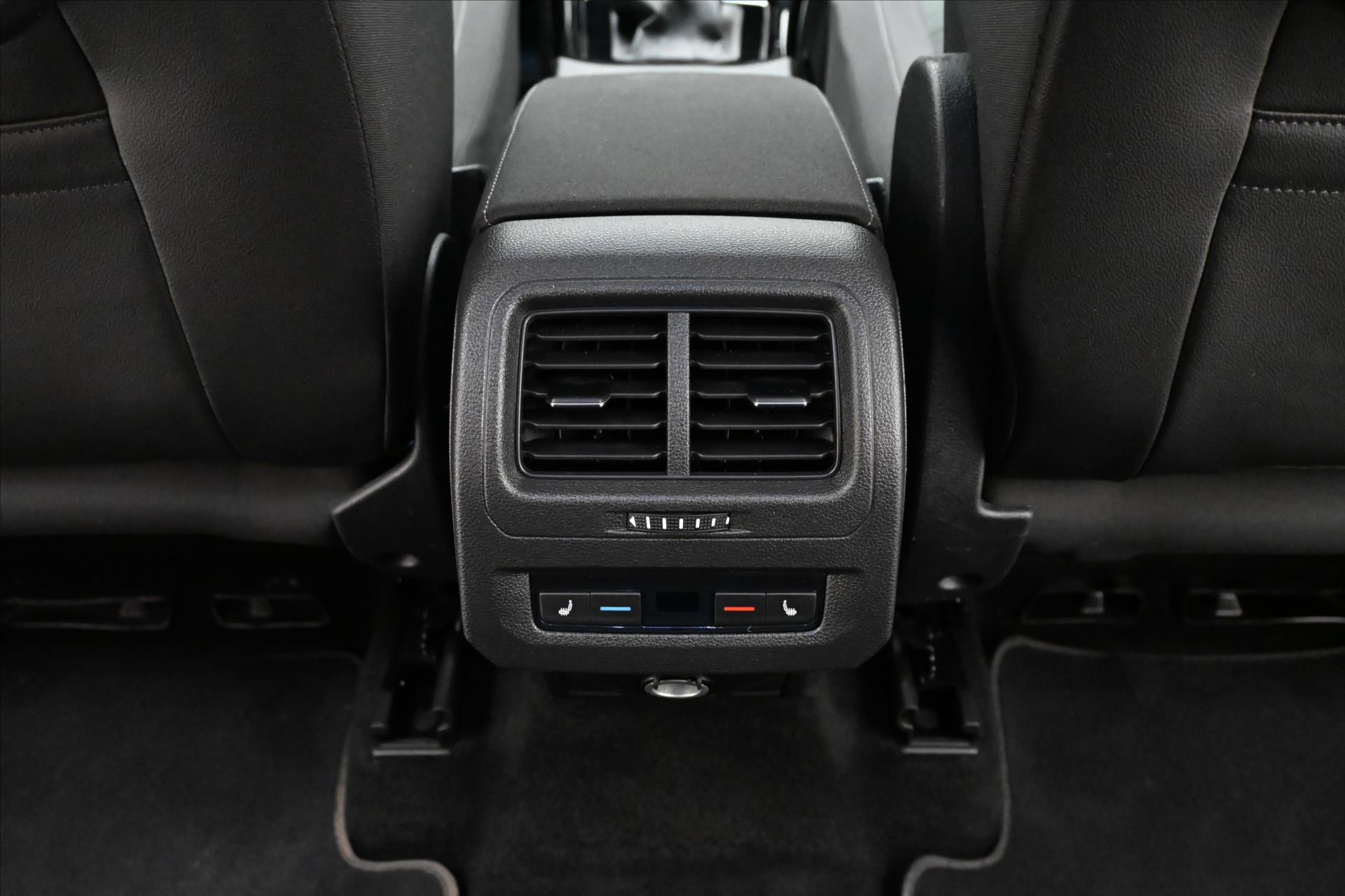 Hlavní fotografie vozu Volkswagen Touran 2,0 TDI 110kW HIGHLINE ZÁRUKA AŽ 5 LET (22)