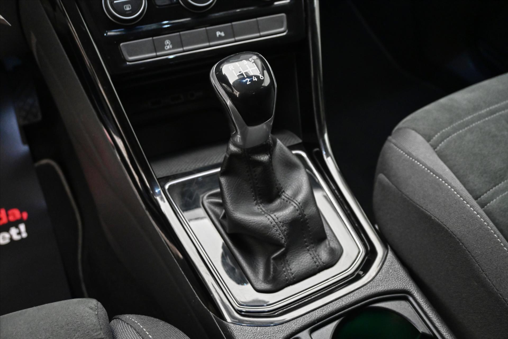 Hlavní fotografie vozu Volkswagen Touran 2,0 TDI 110kW HIGHLINE ZÁRUKA AŽ 5 LET (23)