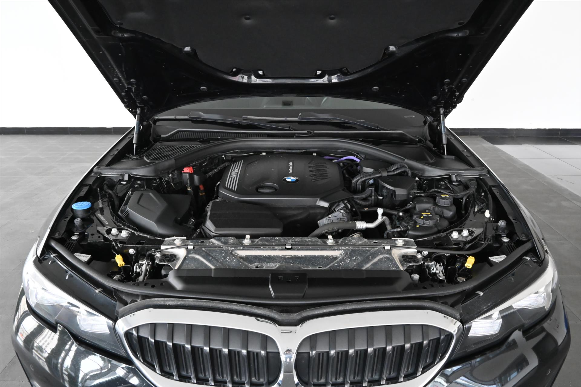 Hlavní fotografie vozu BMW Řada 3 2,0 320d 140 kW AT8 Záruka až 5 let (6)