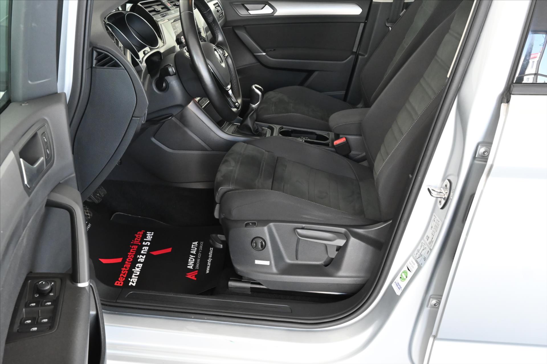 Hlavní fotografie vozu Volkswagen Touran 2,0 TDI 110 kW Comfortline Záruka až 5 let (10)