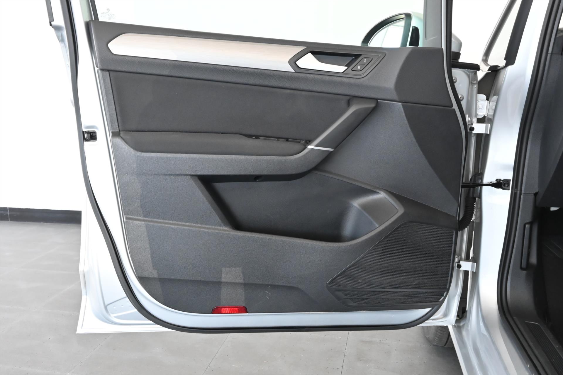 Hlavní fotografie vozu Volkswagen Touran 2,0 TDI 110 kW COMFORTLINE Záruka až 5 let (25)