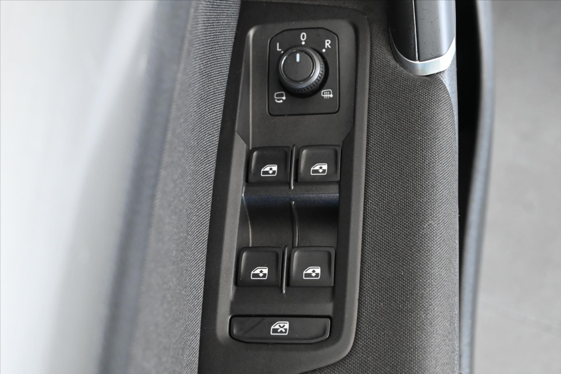 Hlavní fotografie vozu Volkswagen Touran 2,0 TDI 110 kW COMFORTLINE Záruka až 5 let (26)