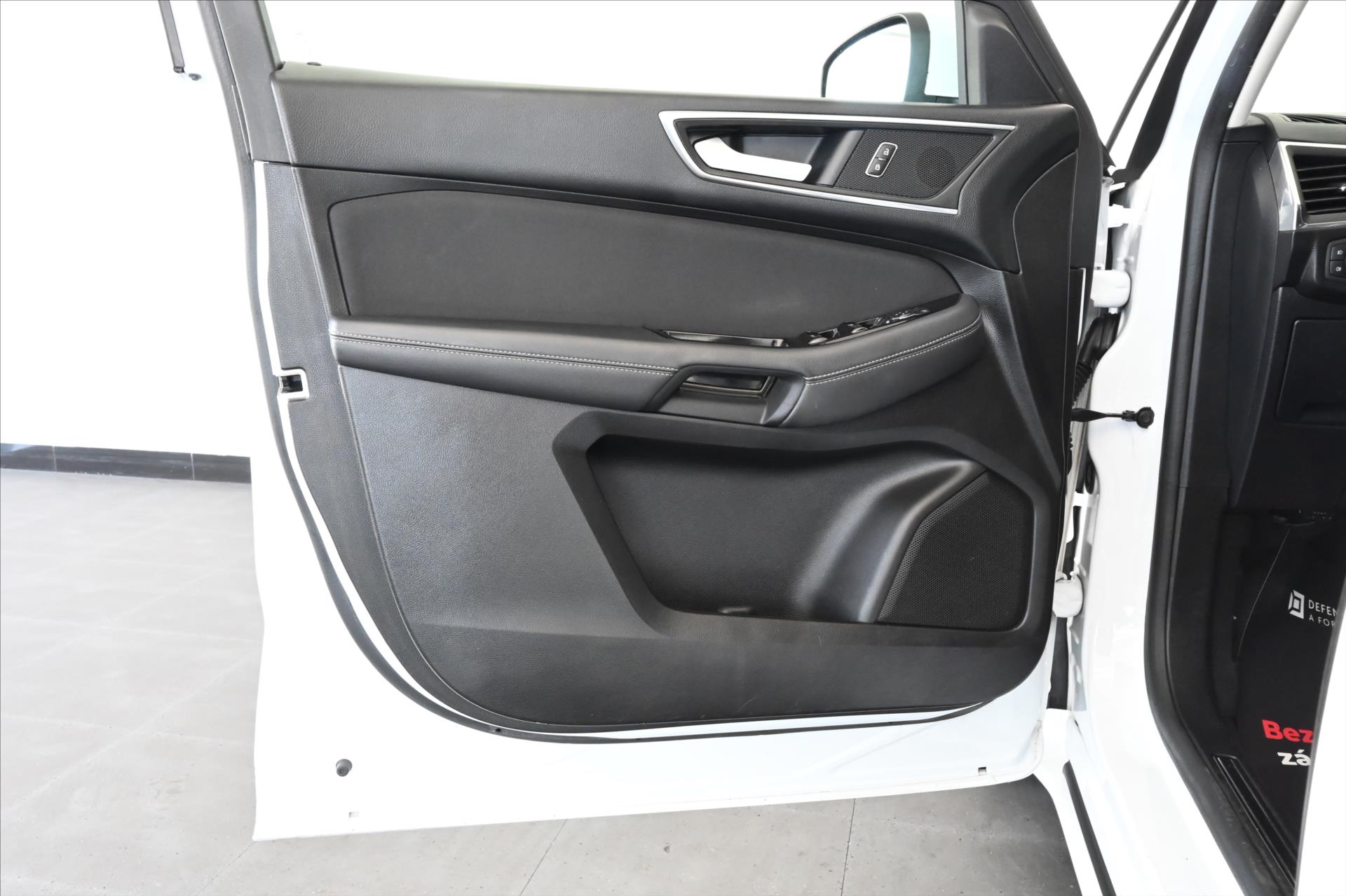 Hlavní fotografie vozu Ford S-MAX 2,0 TDCi 140 kW Titanium AT8 Záruka až 5 let (25)