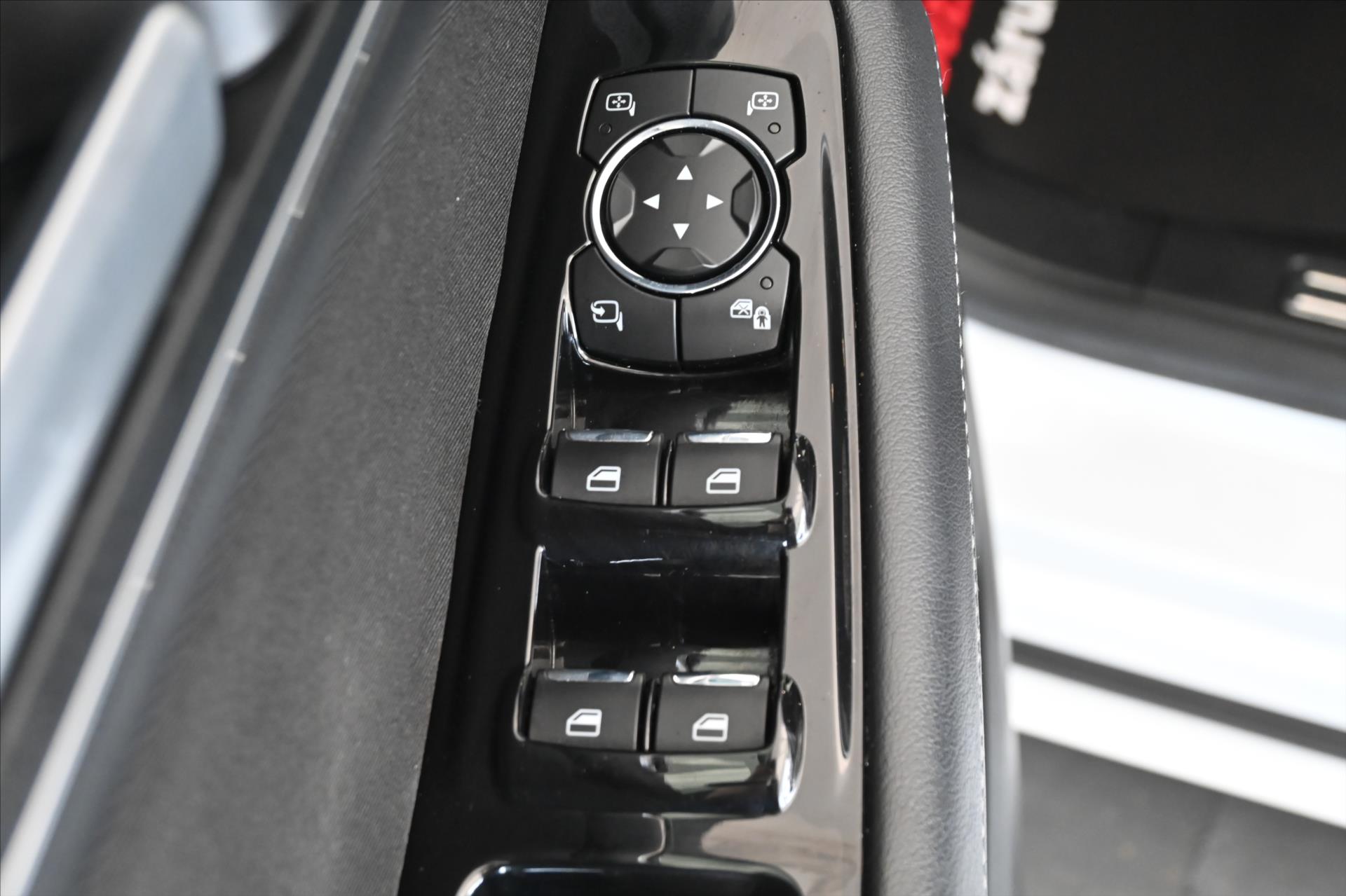 Hlavní fotografie vozu Ford S-MAX 2,0 TDCi 140 kW Titanium AT8 Záruka až 5 let (26)