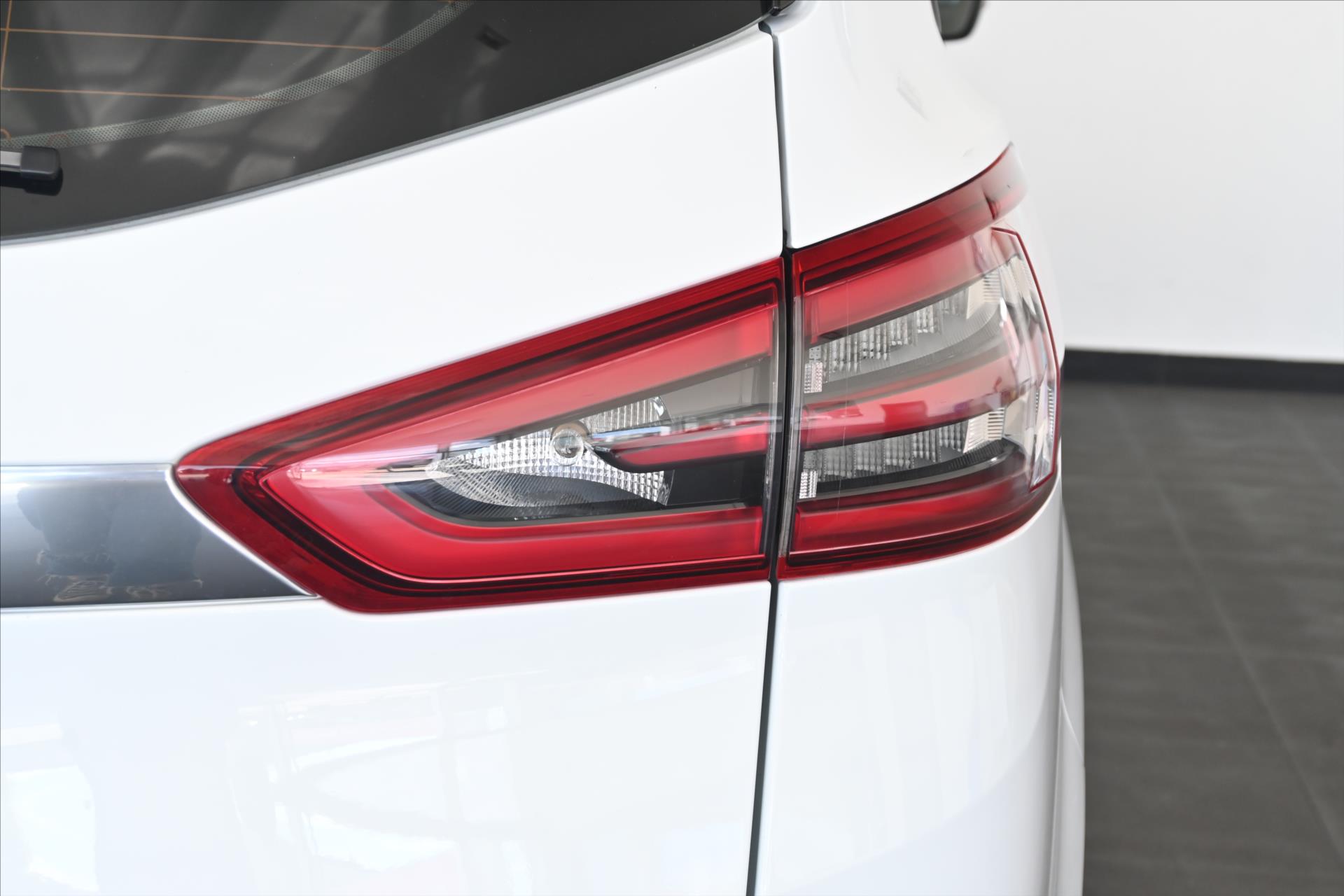 Hlavní fotografie vozu Ford S-MAX 2,0 TDCi 140 kW Titanium AT8 Záruka až 5 let (33)