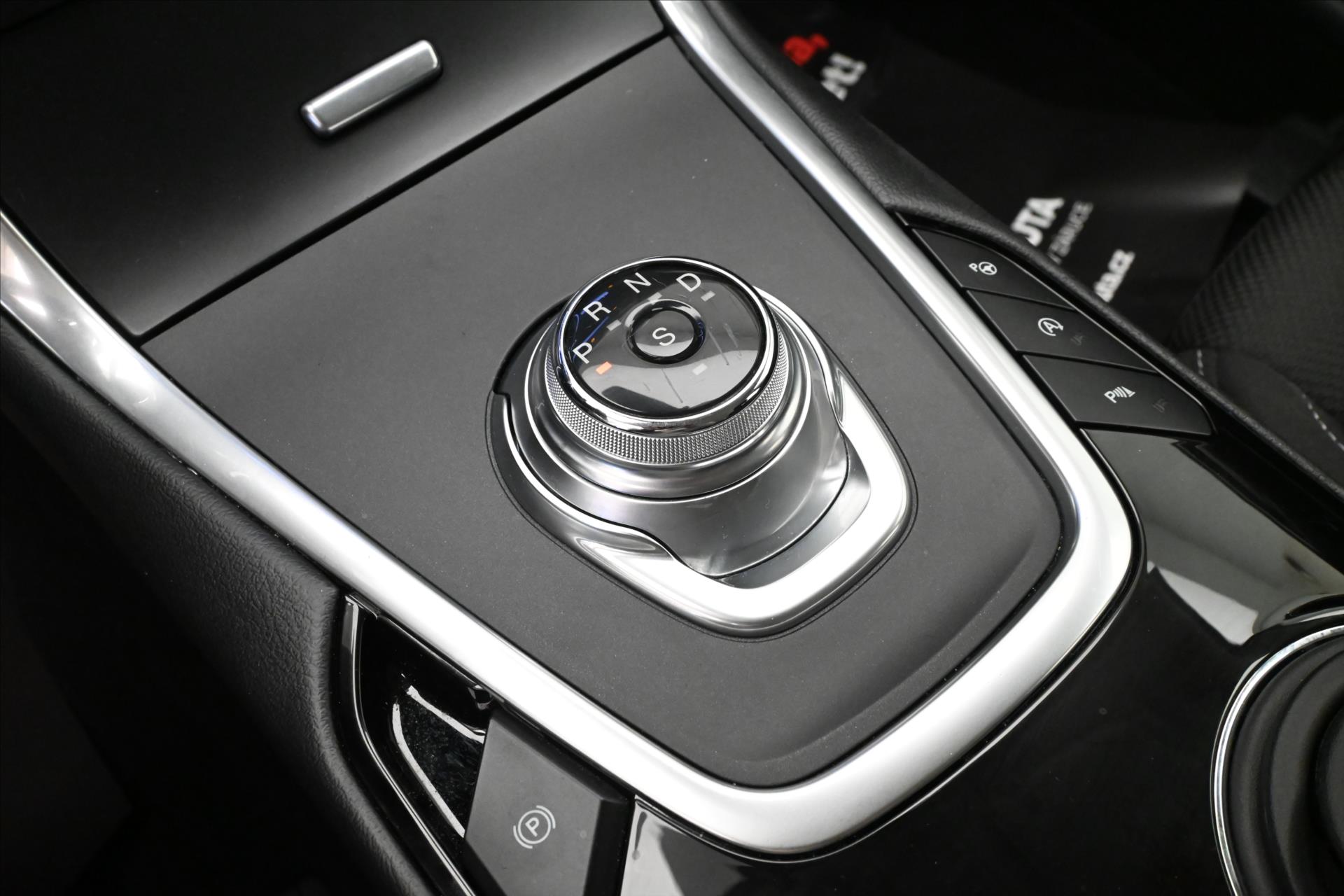 Hlavní fotografie vozu Ford S-MAX 2,0 EcoBlue 140 kW AT8 7/Míst Titanium Záruka až 5 let (23)