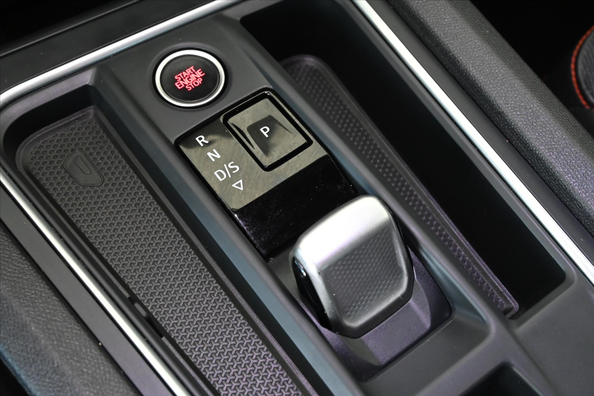 Hlavní fotografie vozu Seat Leon 2,0 FR TDI 110 kW DSG Záruka až 5 let (26)