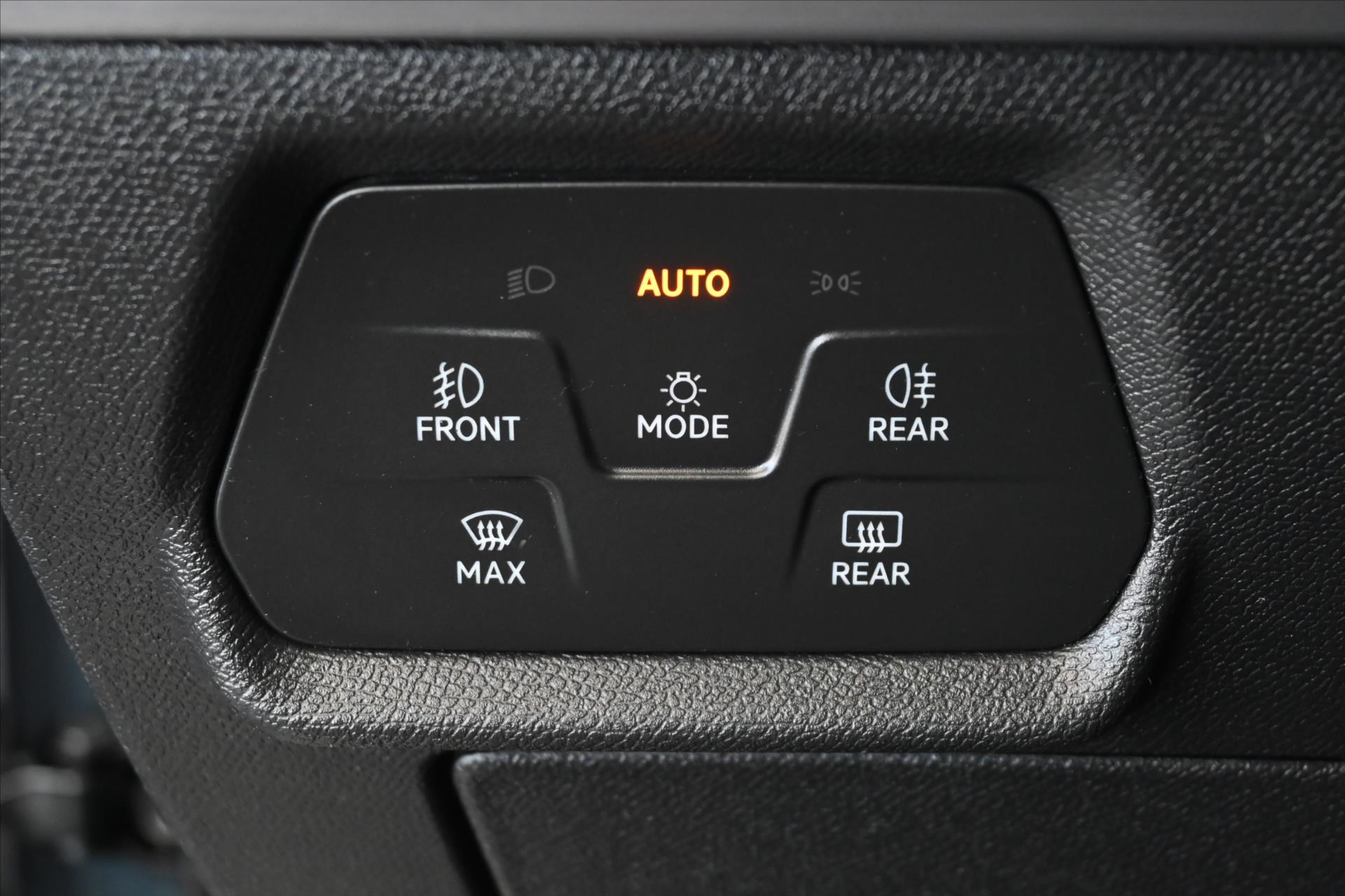 Hlavní fotografie vozu Seat Leon 2,0 FR TDI 110 kW DSG Záruka až 5 let (30)