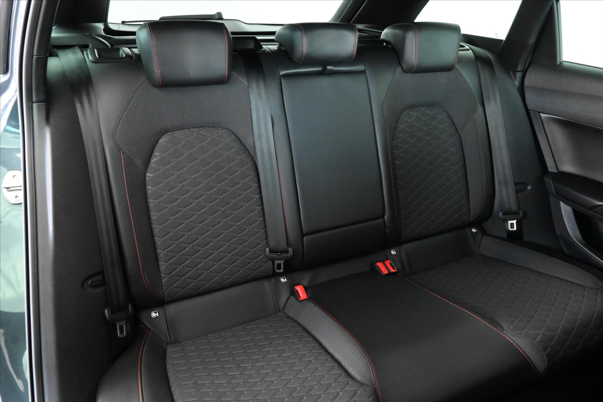 Hlavní fotografie vozu Seat Leon 2,0 FR TDI 110 kW DSG Záruka až 5 let (31)